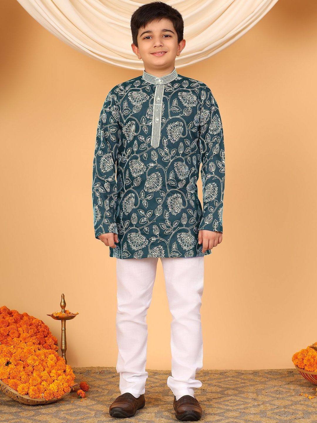 Sangria Boys Floral Embroidered Sequined Mandarin Collar Straight Kurta & Pyjamas