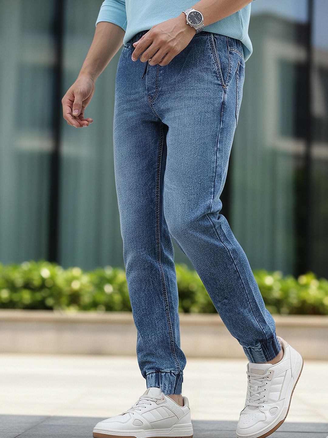 Urbano Fashion Men Blue Slim Fit Mid-Rise Acid Wash Clean Look Stretchable Jogger Jeans