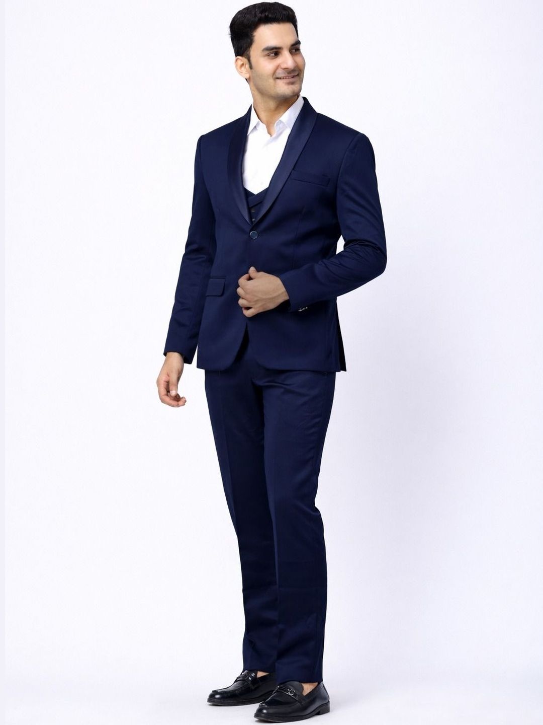 Aesthelia Slim-Fit Single-Breasted Three-Piece Suit