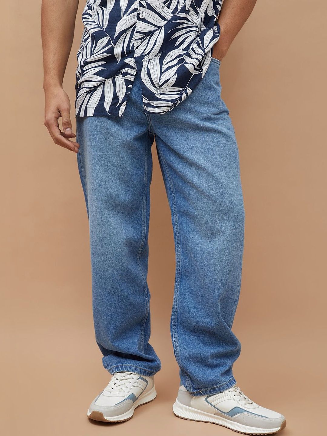 Forca by Lifestyle Men Mid-Rise Light Fade Jeans