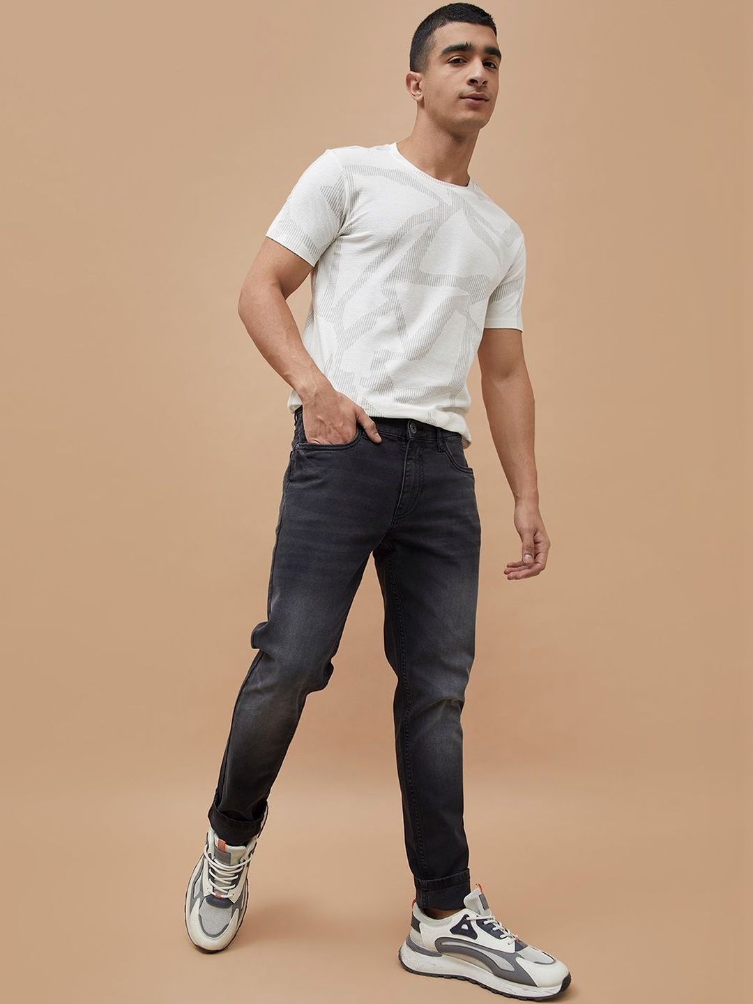 Forca by Lifestyle Men Slim Fit Mid-Rise Light Fade Jeans