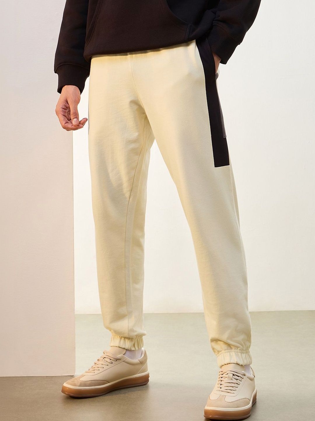 Nobero Men Tapered Fit Mid-Rise Joggers
