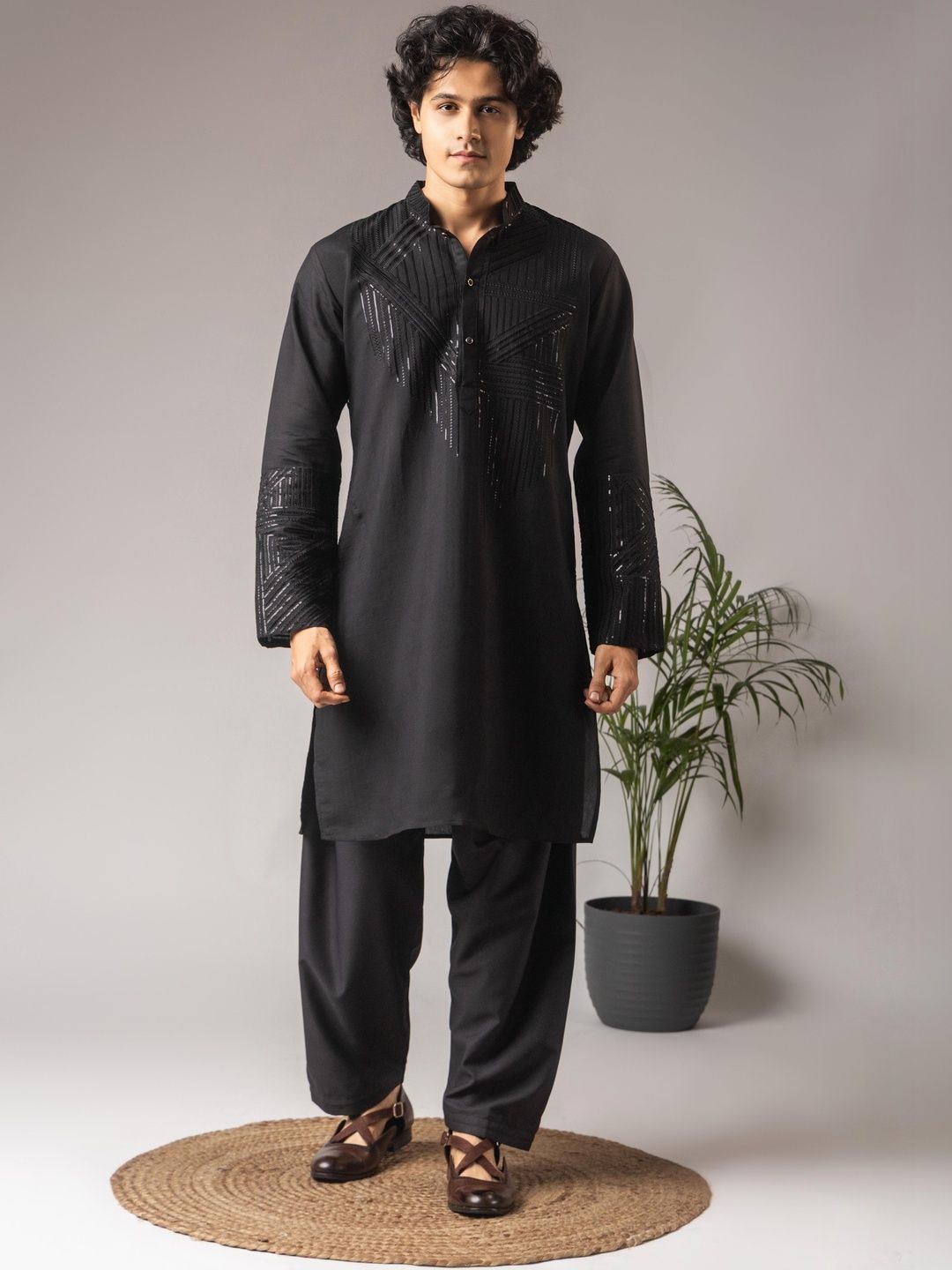 Rawayi Men Thread Work Kurta