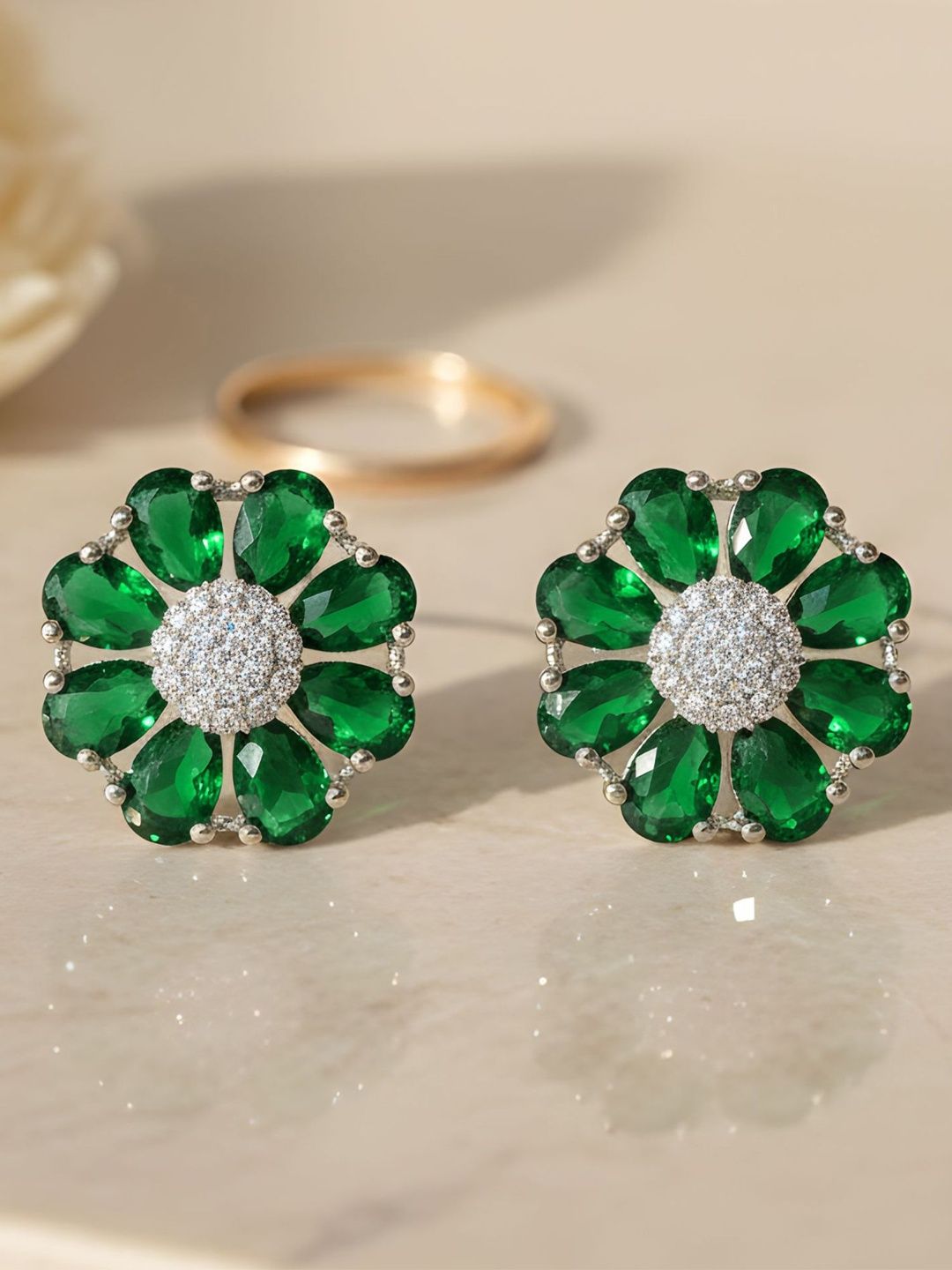 KARATCART Floral Studs Earrings