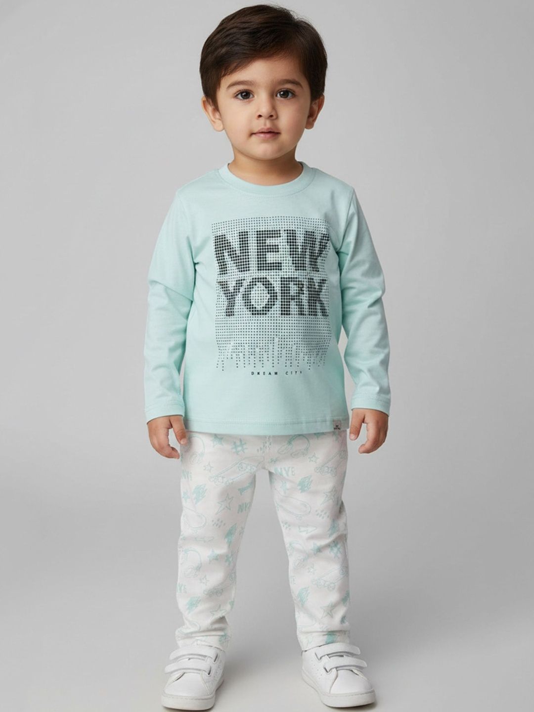 Moms Love Boys Printed T-shirt with Trousers