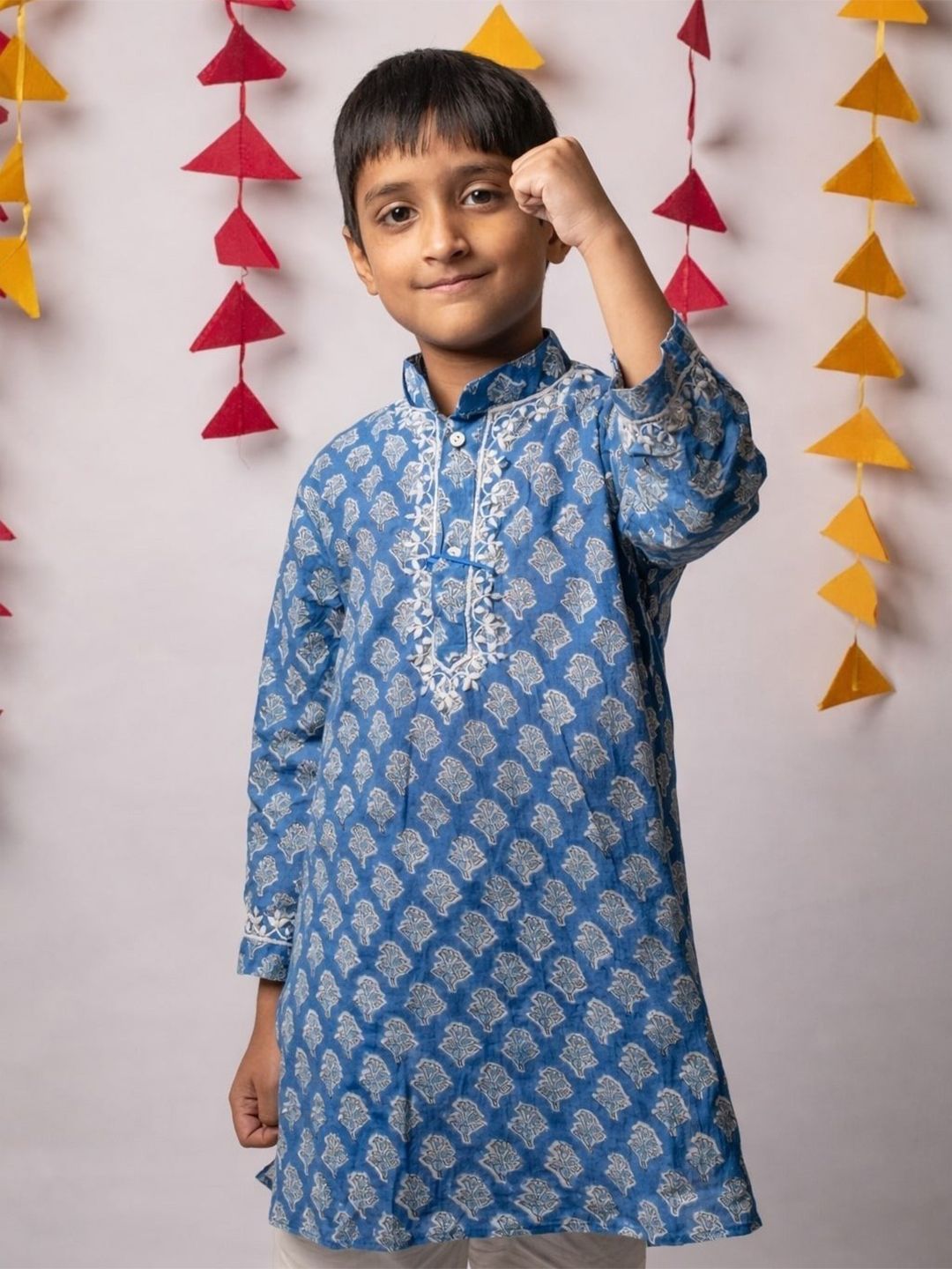 The Chikankari Raasaah Boys Ethnic Motifs Printed Regular Chikankari Pure Cotton Kurta with Trousers