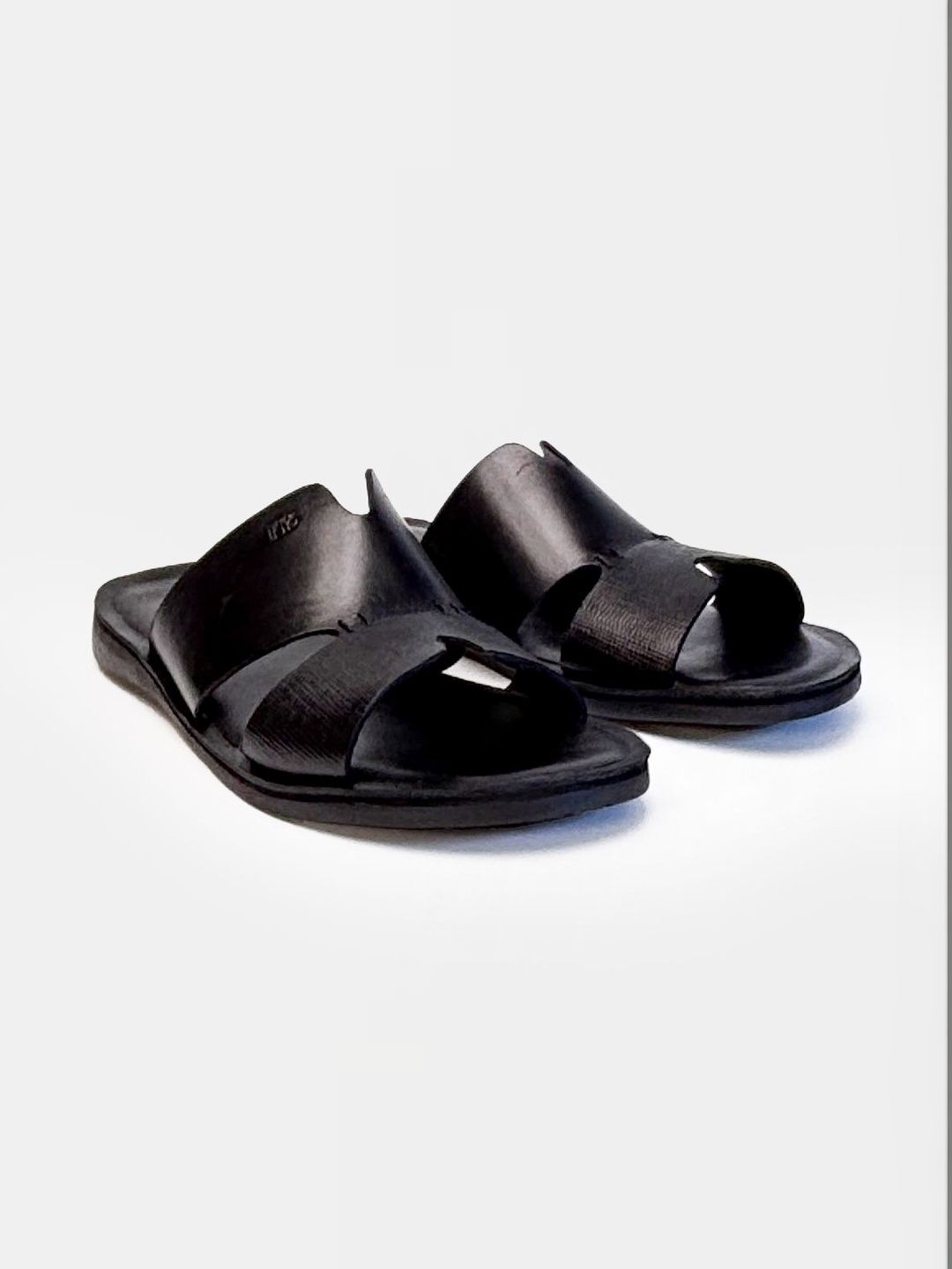 HEEL YOUR SOLE Men Rubber Slip-On