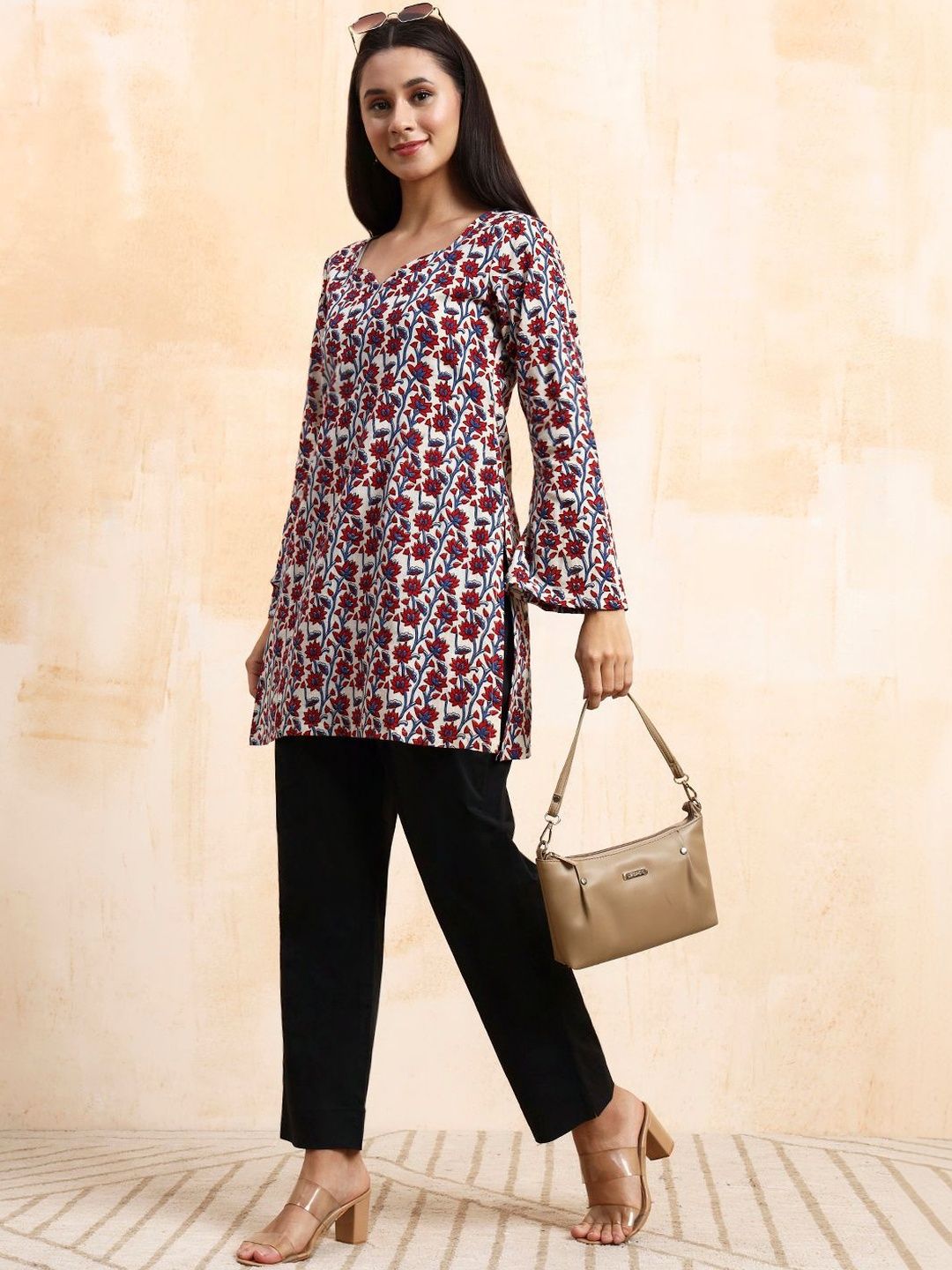 SUFIZA LIFESTYLE Botanical Printed V-Neck Pure Cotton Kurti
