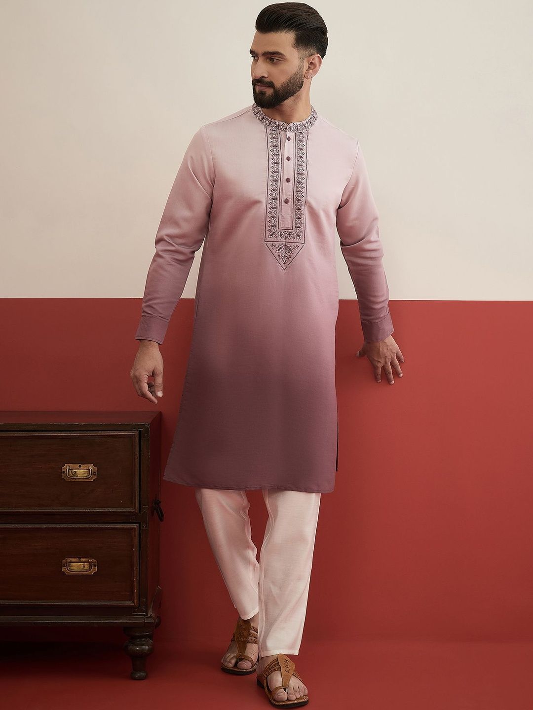 House of Pataudi Embroidered Mandarin Collar Knee Length Straight Kurta