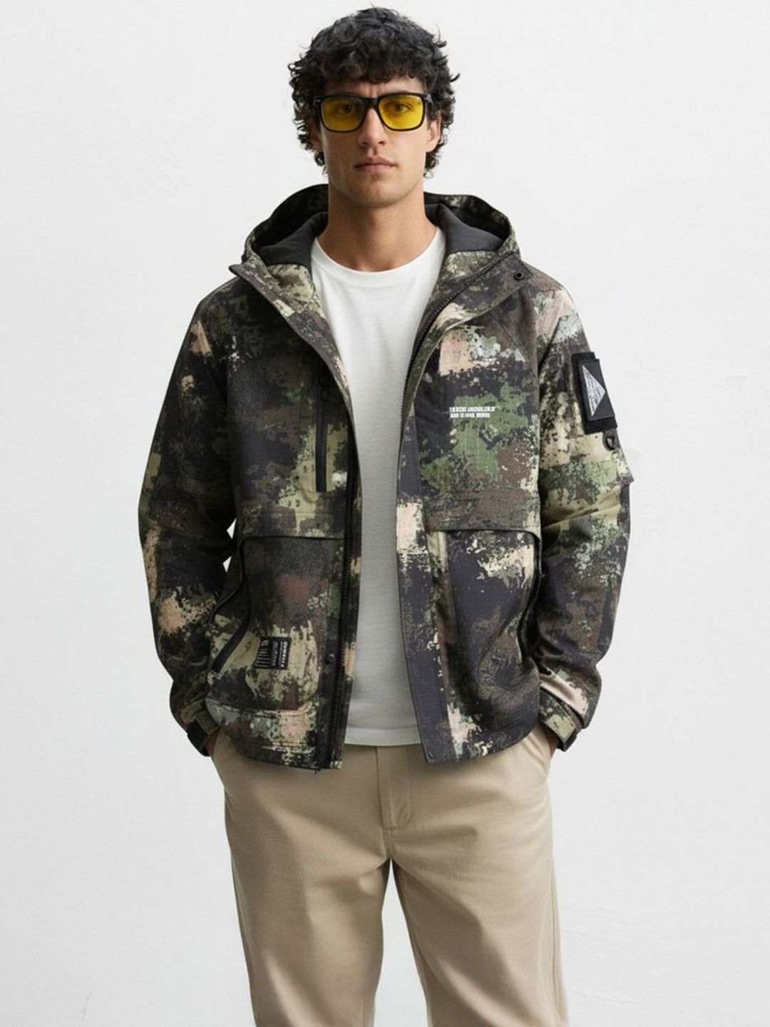 The Indian Garage Co Men Camouflage Lightweight Outdoor Puffer Jacket with Patchwork