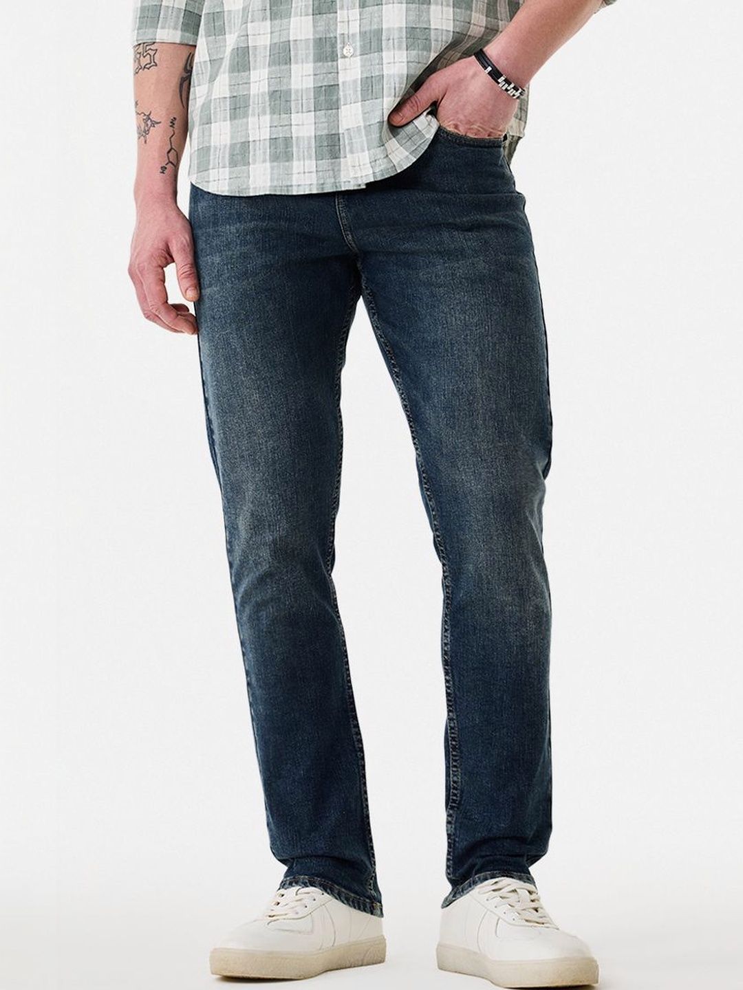 Snitch Men Slim Fit Mid-Rise Light Fade Stretchable Jeans