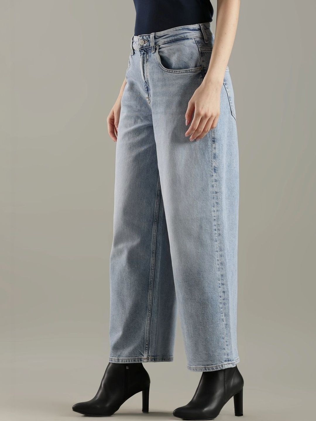 Relaxed Fit High-Rise Light Fade Jeans