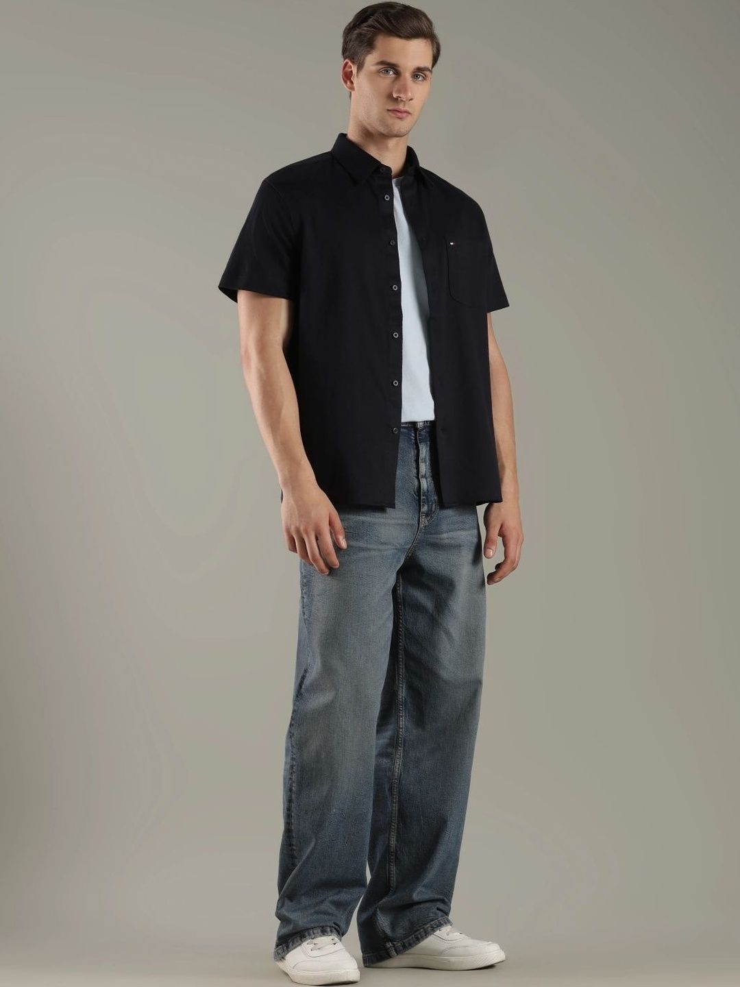 Relaxed Fit Mid-Rise Light Fade Jeans