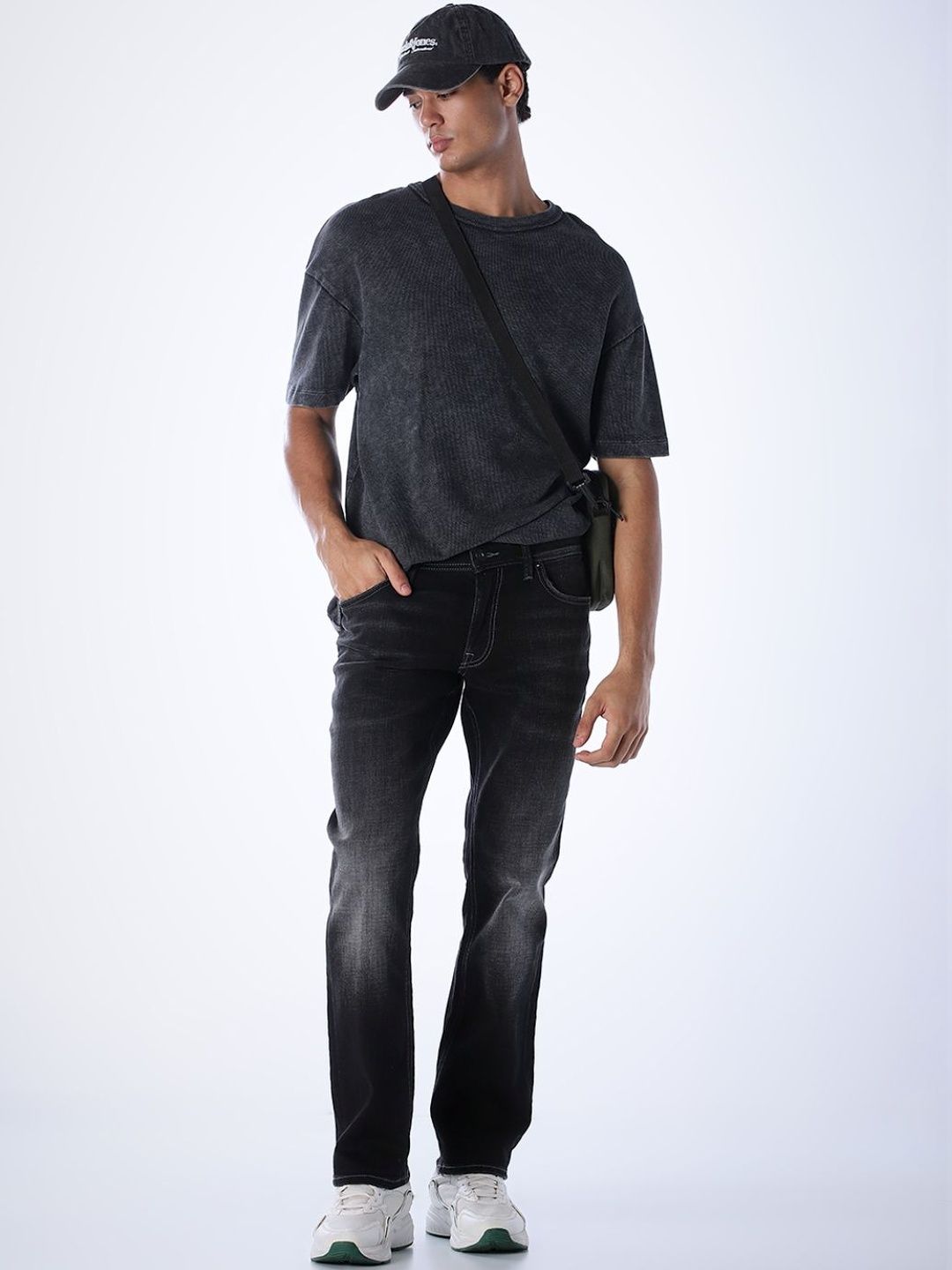 Regular Fit Low-Rise Light Fade Stretchable Jeans