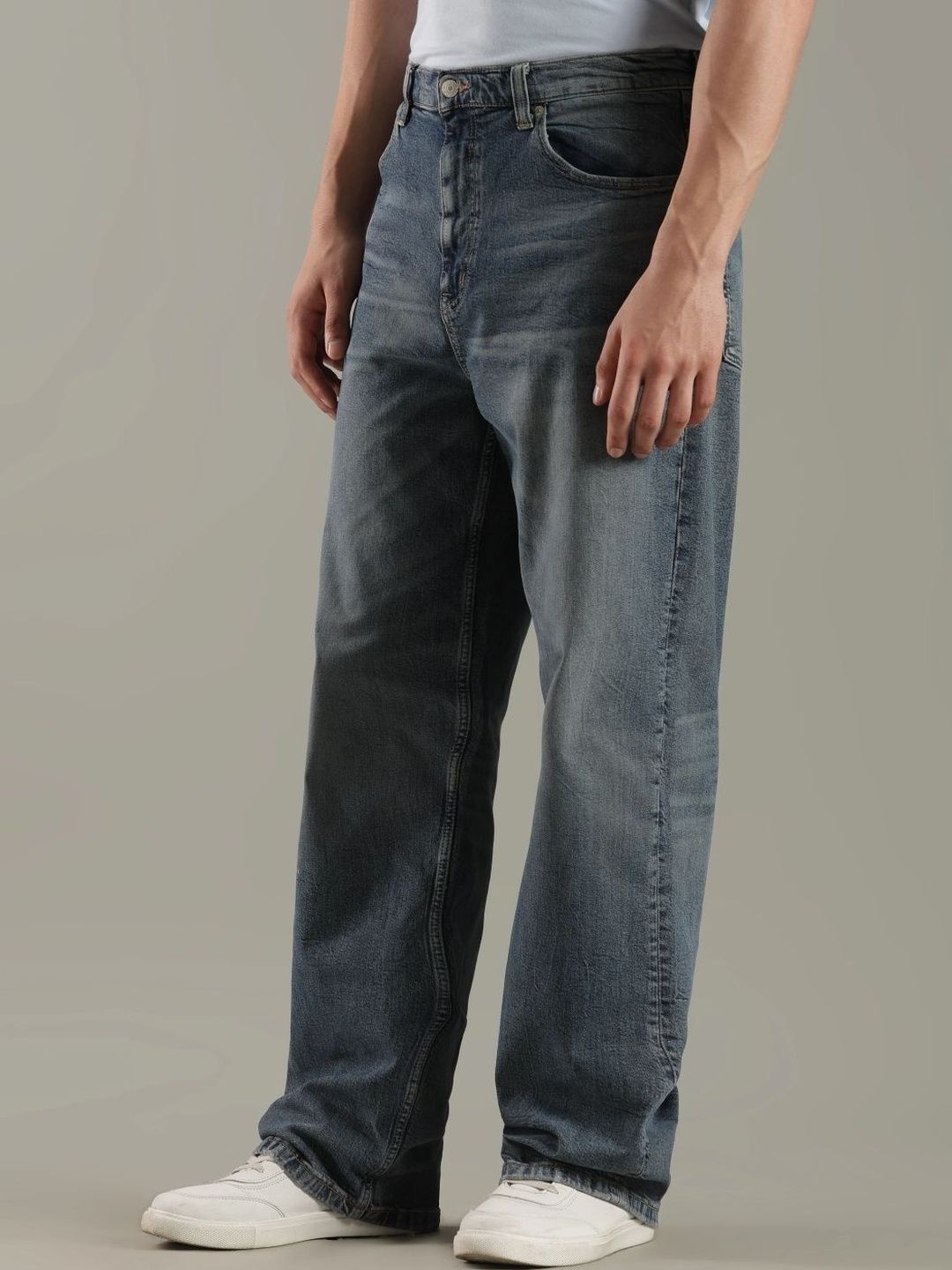 Relaxed Fit Mid-Rise Light Fade Jeans