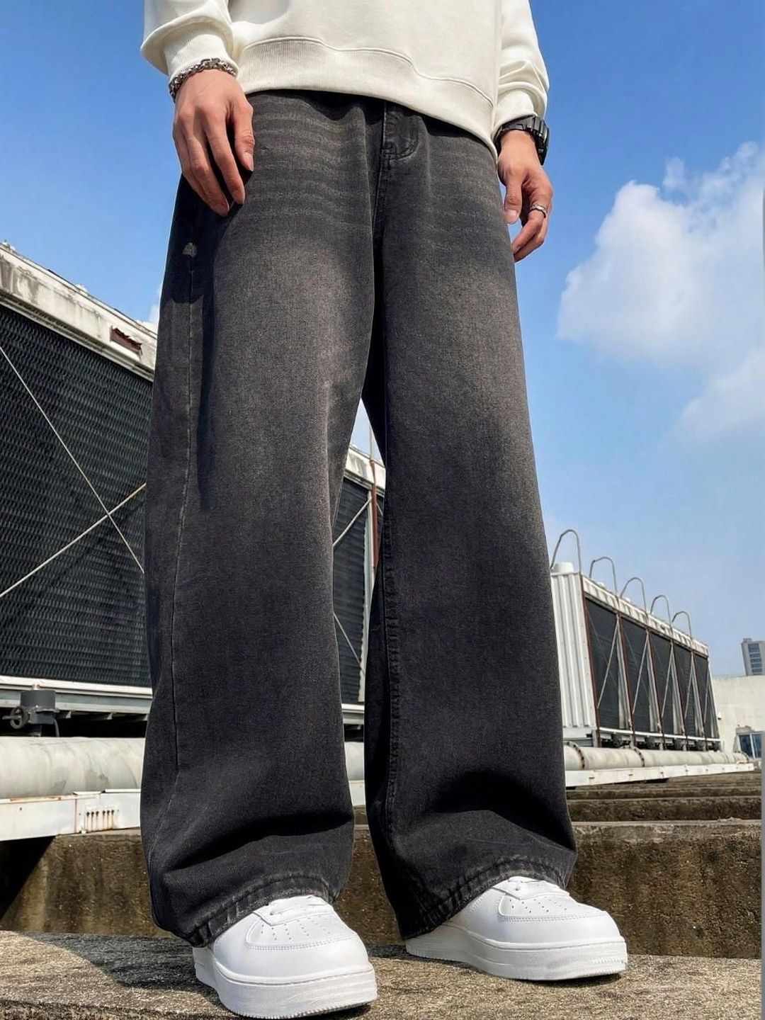 LERIYA FASHION Men Relaxed Fit Mid-Rise Light Fade Stretchable Jeans
