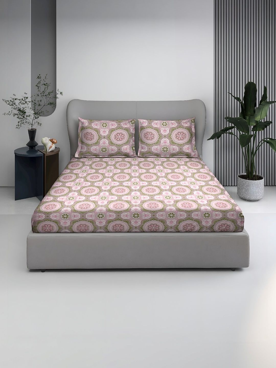 BOMBAY DYEING BOMBAY DYEING Pink Floral 144 TC King Bedsheet with 2 Pillow Covers