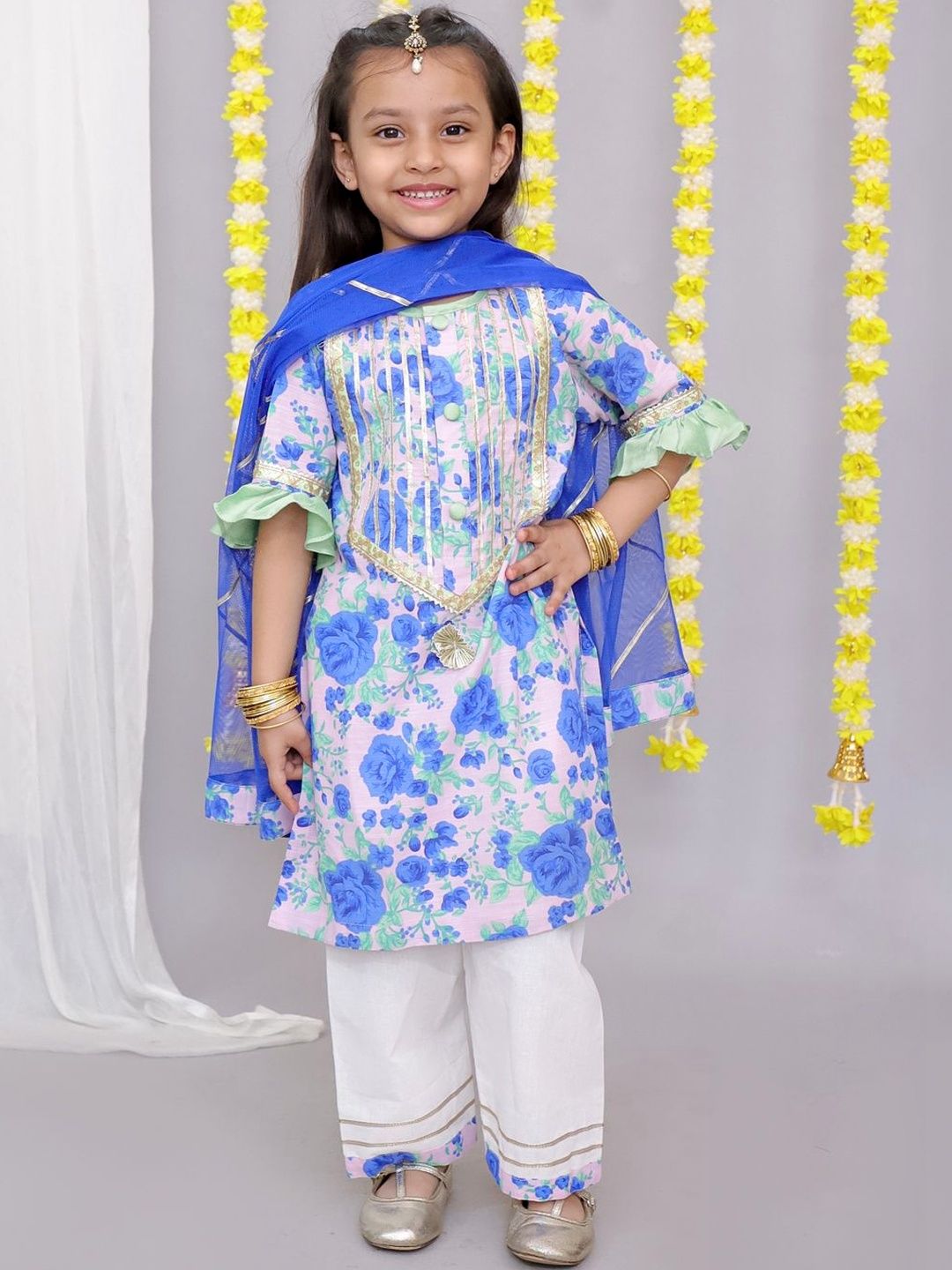 THE WISHING CLOSET Kids Floral Printed Gotta Patti Pure Cotton Kurta Set With Dupatta