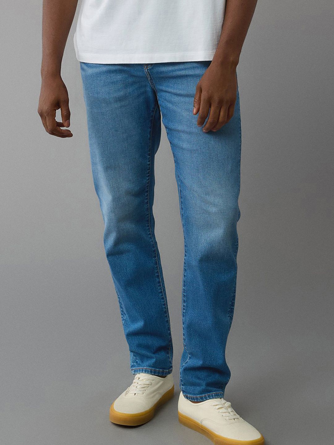 AMERICAN EAGLE OUTFITTERS Men Low Distress Light Fade Jeans
