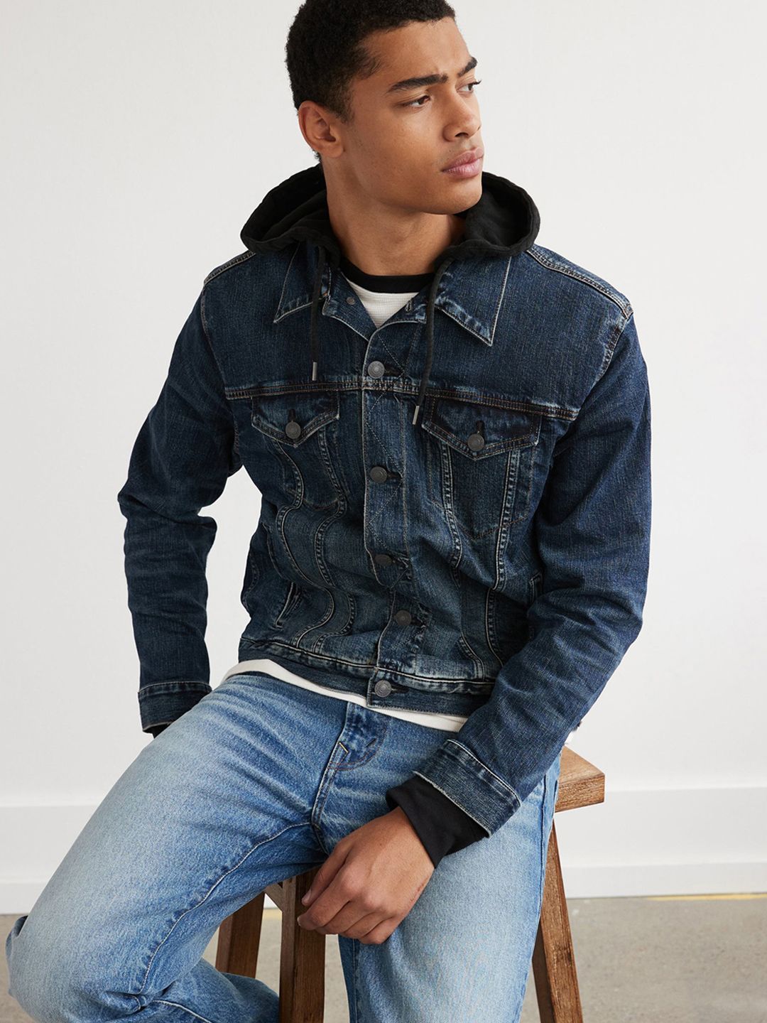 AMERICAN EAGLE OUTFITTERS Washed Spread Collar Denim Jacket