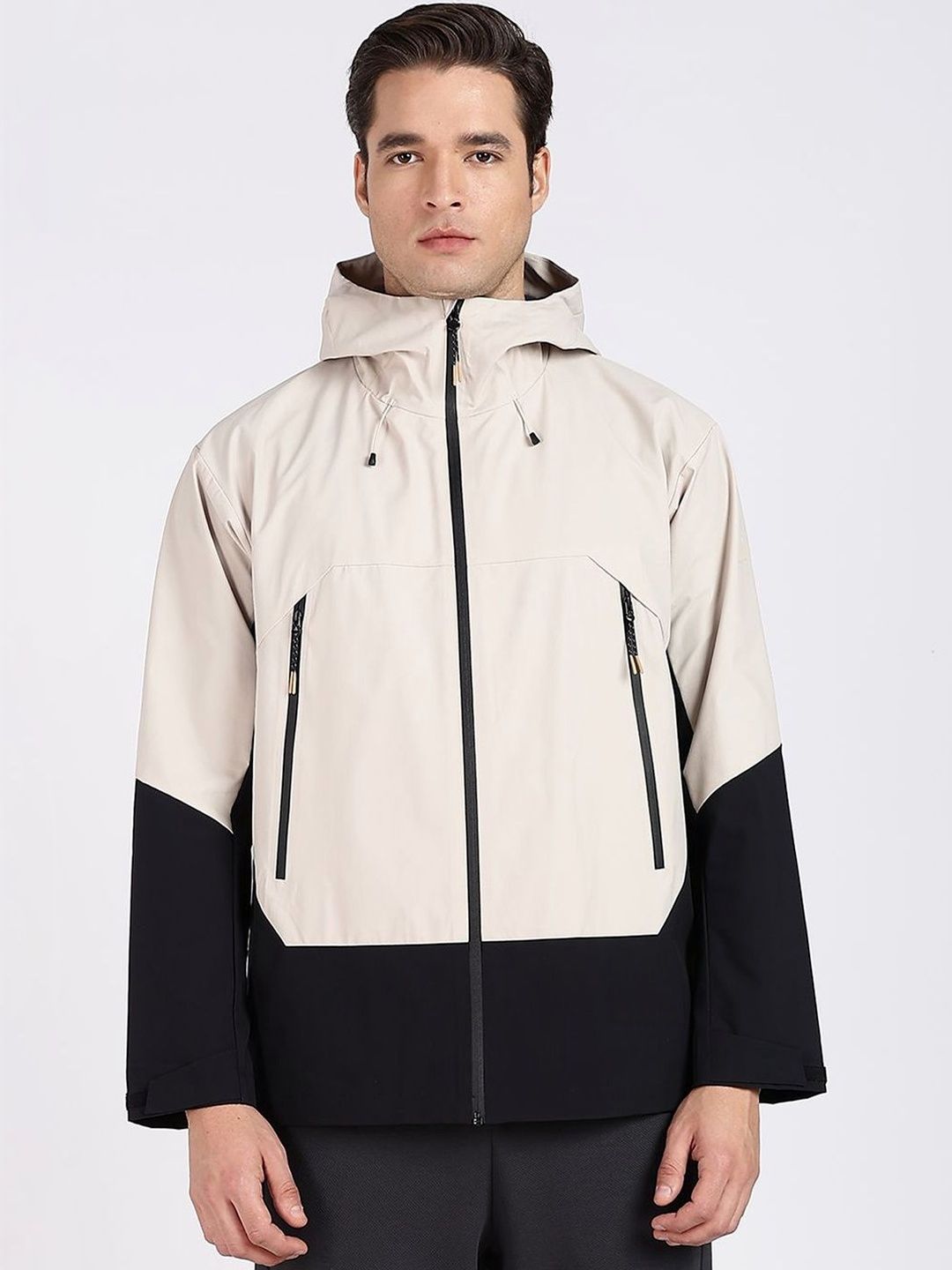 Xtep Men Colourblocked Windcheater Outdoor Sporty Jacket