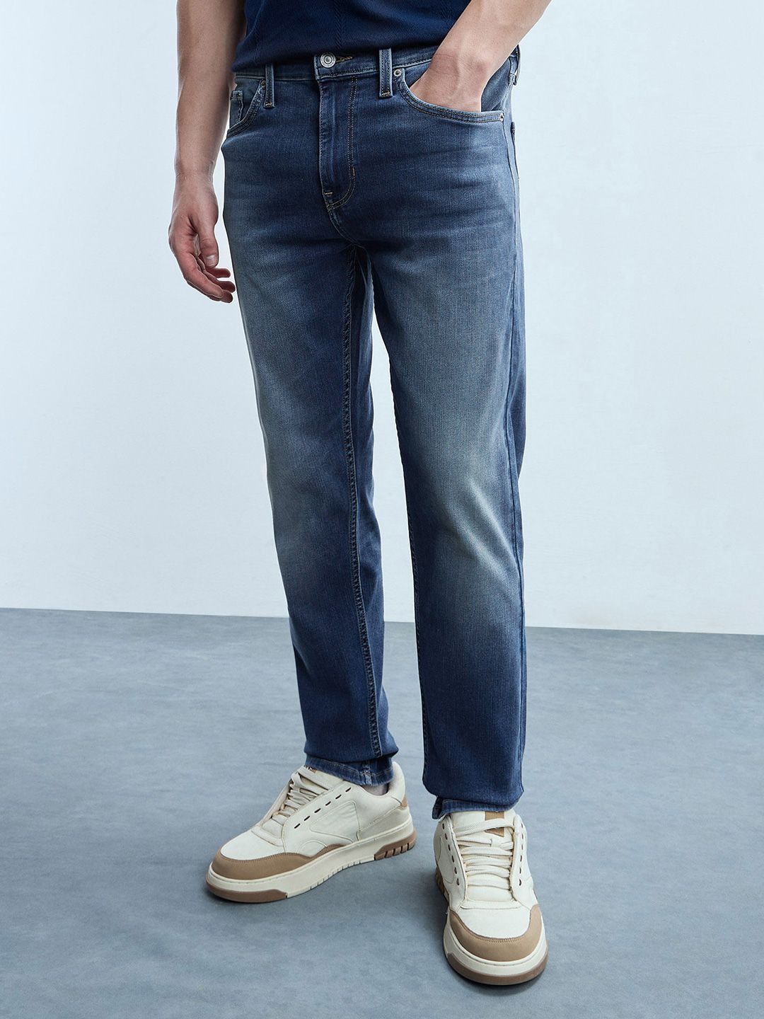 Flying Machine Men Tapered Fit Mid-Rise Light Fade Stretchable Jeans