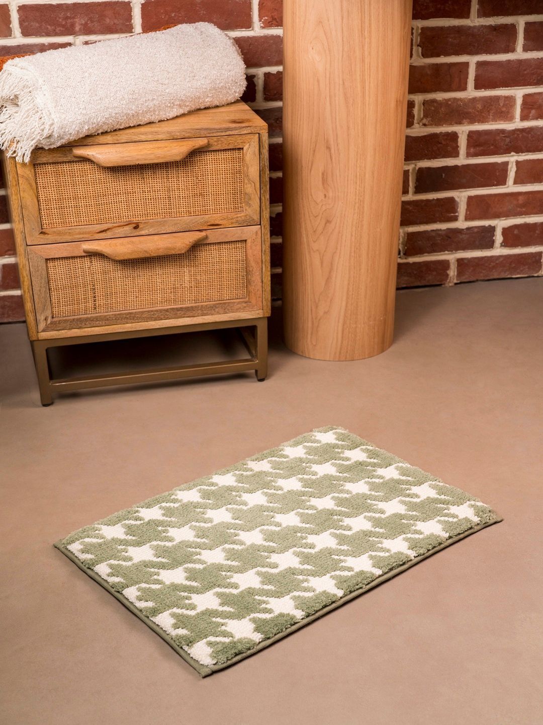 RALIA HOMES RALIA HOMES The Cadence Green & White Geometric Printed 1800 GSM Anti-Skid Bath Rugs