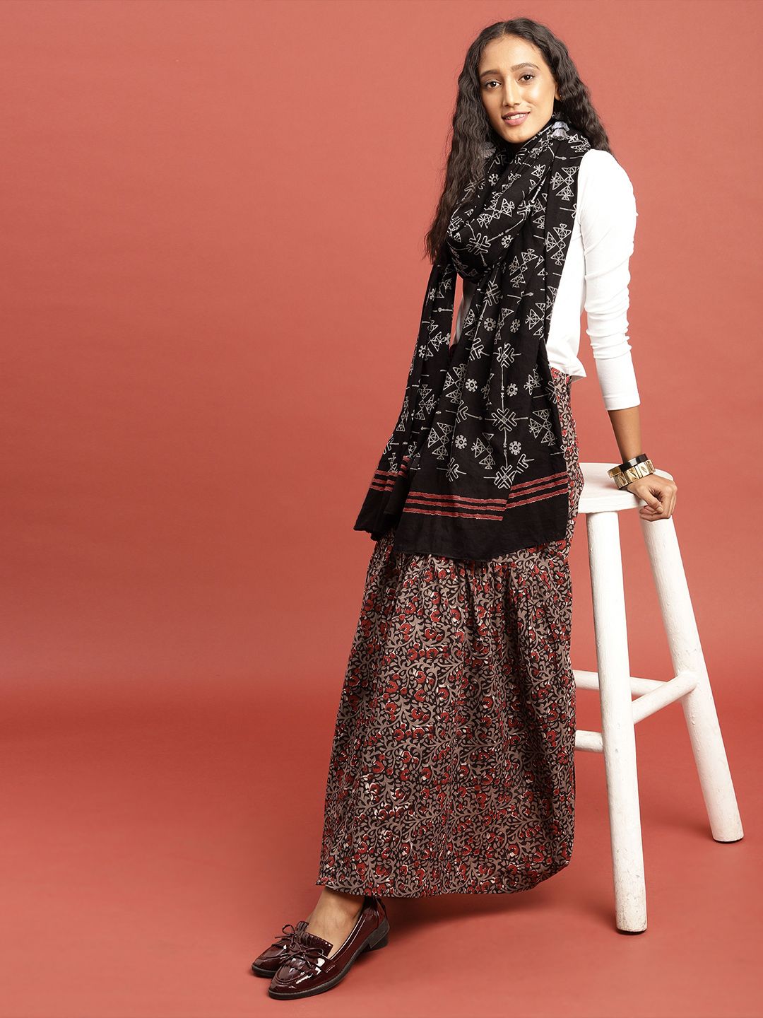 Taavi Women Black & Grey Hand Block Print  Cotton Dupatta