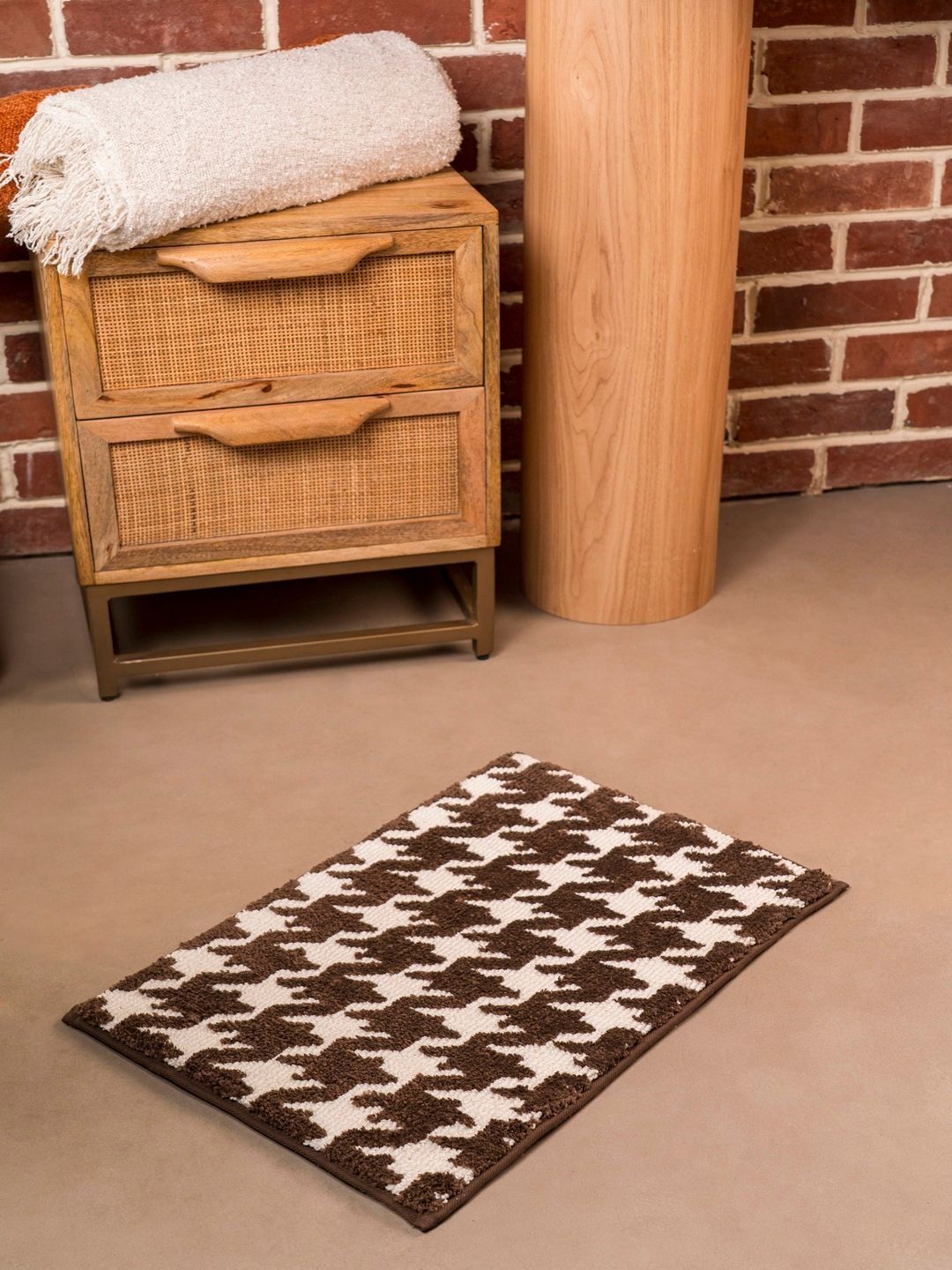 RALIA HOMES RALIA HOMES The Cadence Brown & White Geometric Printed 1800 GSM Anti-Skid Bath Rugs
