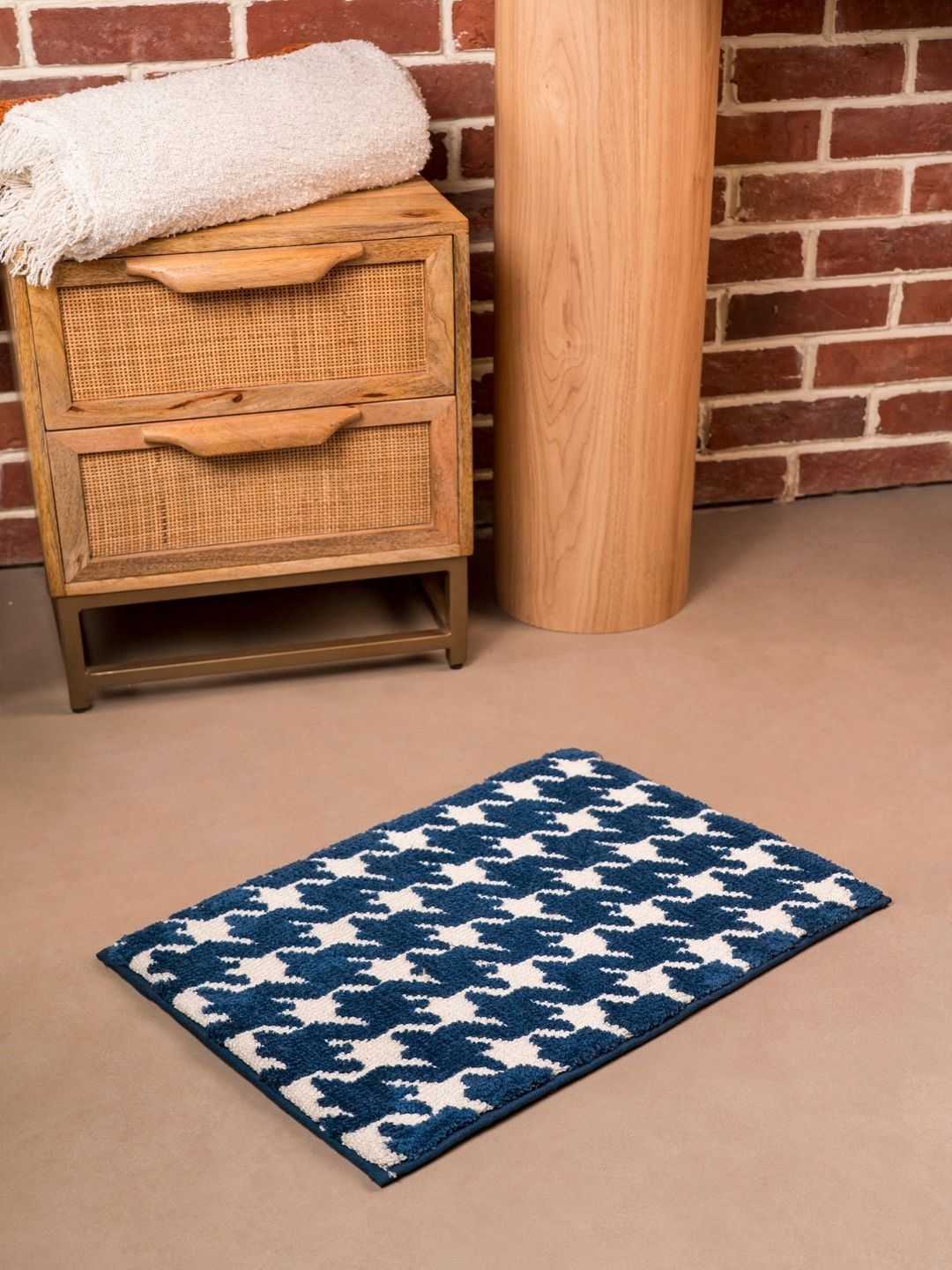 RALIA HOMES RALIA HOMES The Cadence Blue & White Geometric Printed 1800 GSM Anti-Skid Bath Rugs