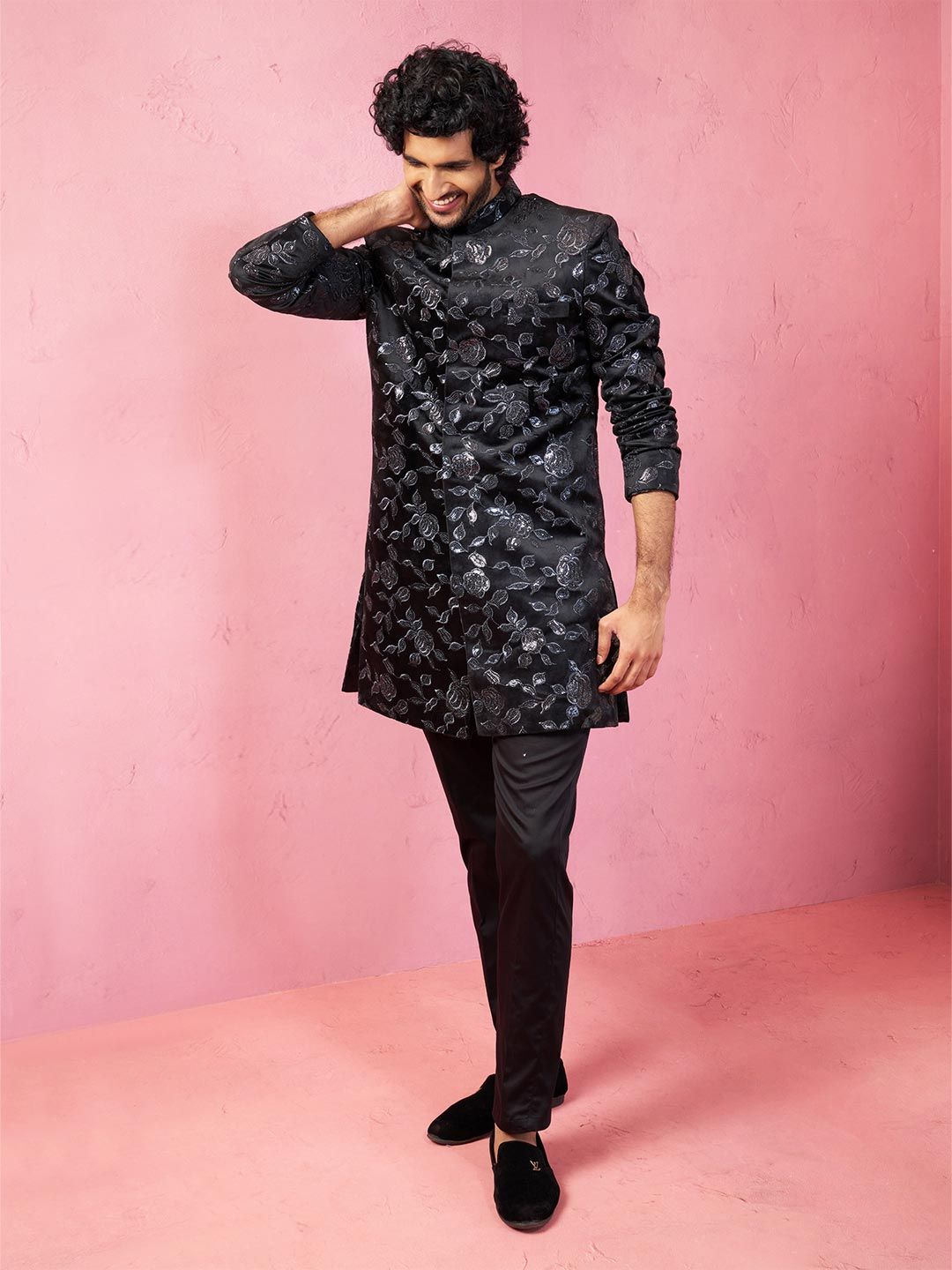 VASTRAMAY Men Sequin Embroidered Velvet Sherwani Set