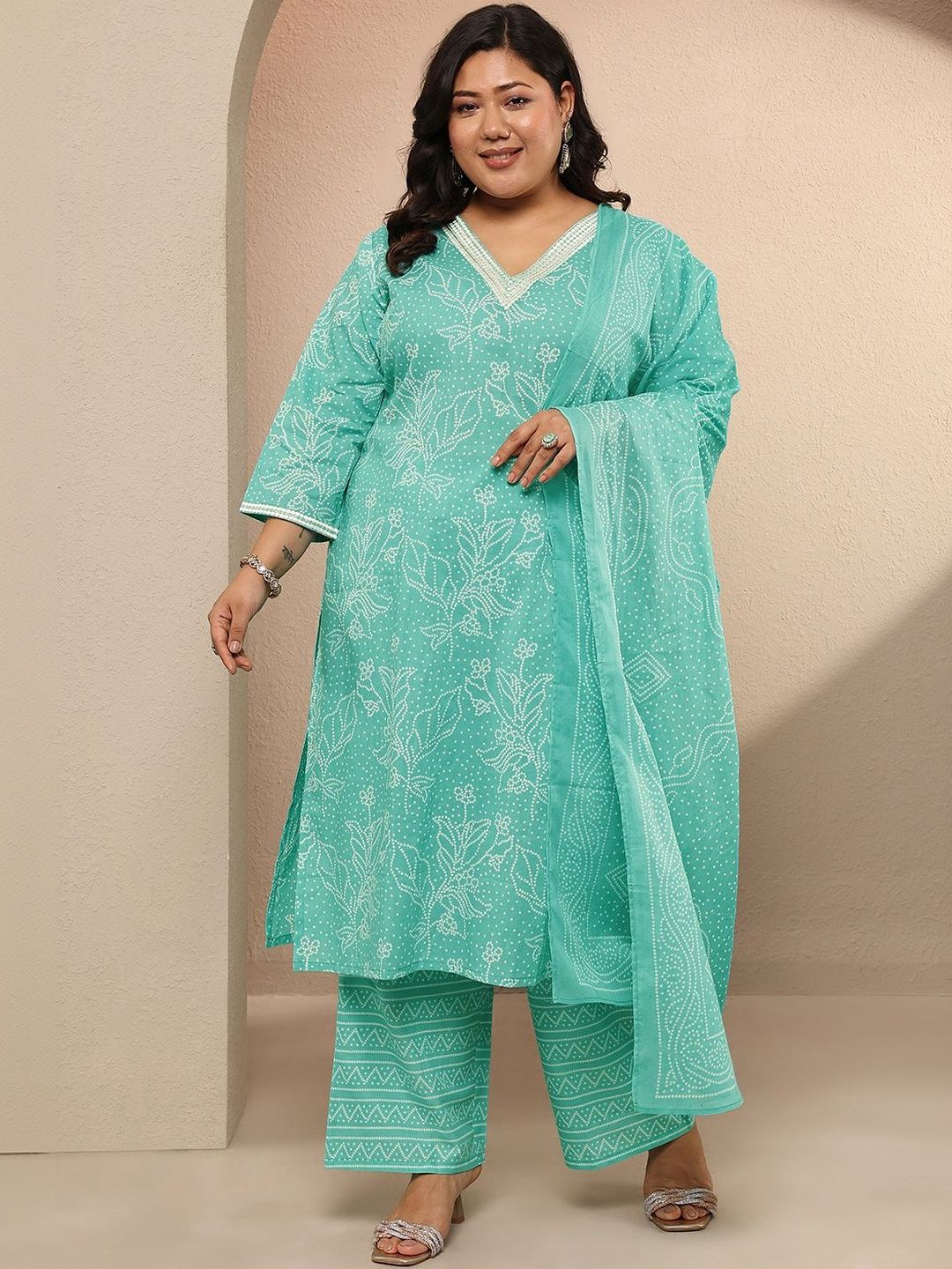 Extra Love By Libas Plus Size Ethnic Motifs Printed Kurta with Trousers & With Dupatta