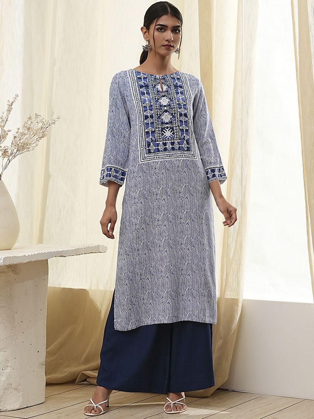 Biba Biba Thread Work Embroidered Round Neck Straight Kurta