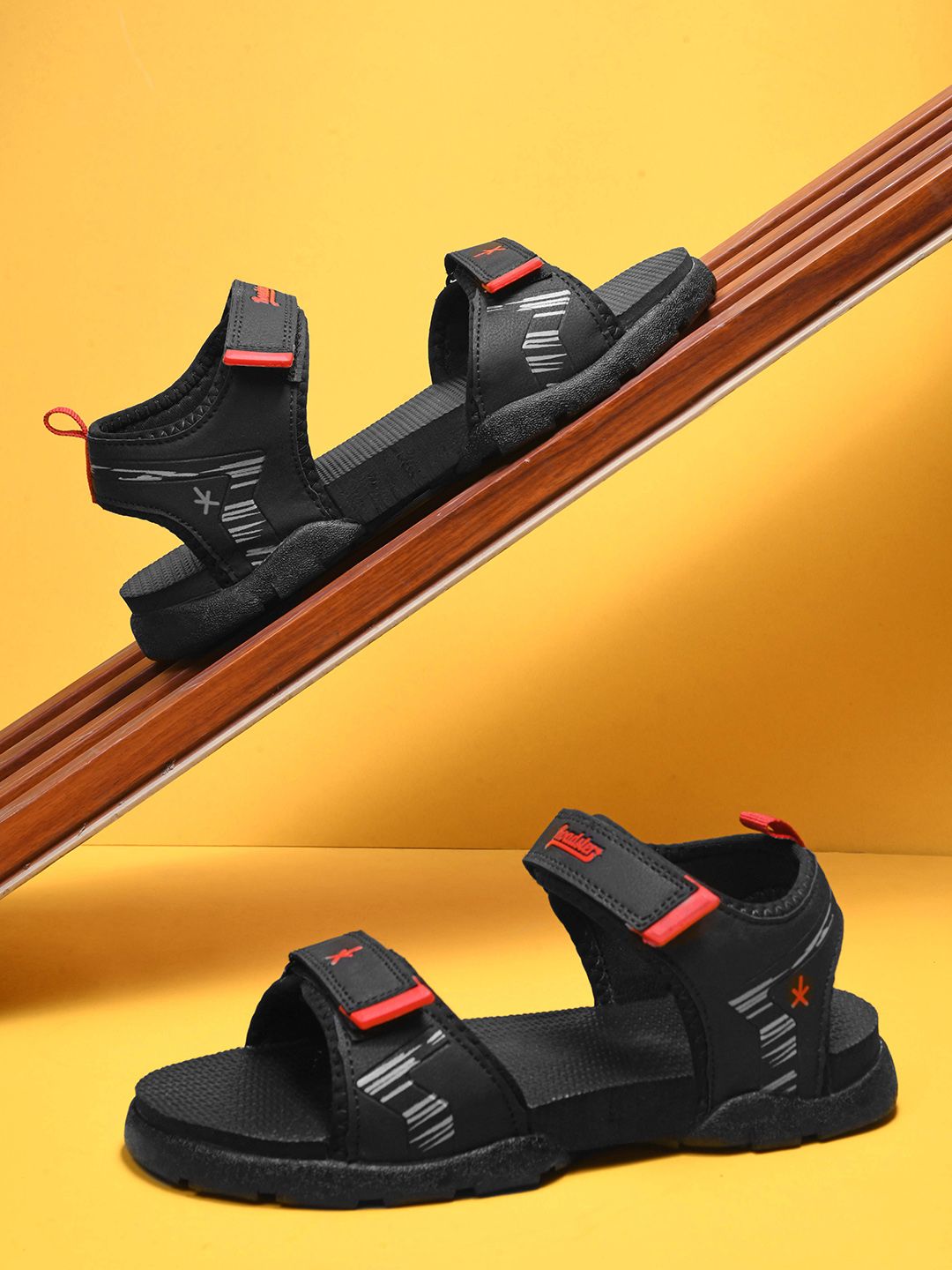 The Roadster Lifestyle Co Men Textured Sports Sandals