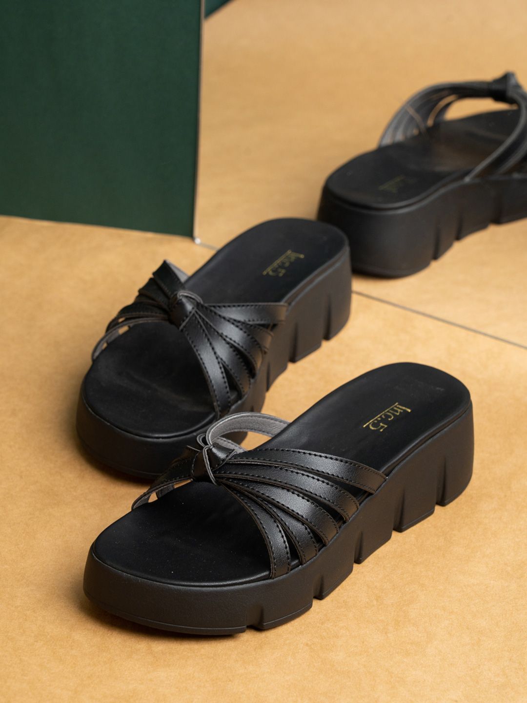 Inc 5 Inc 5 Striped Party Flatform Sandals with Bows
