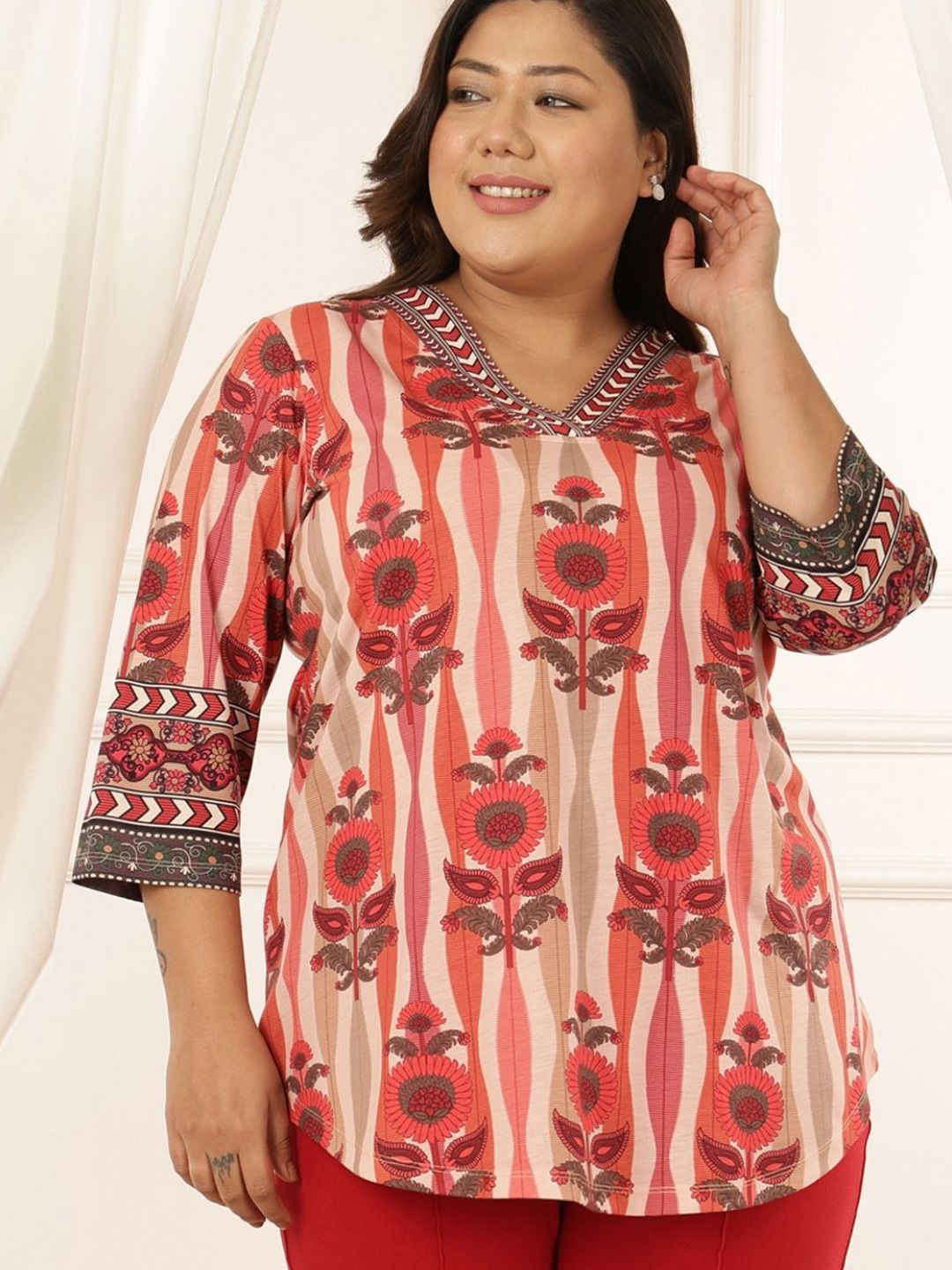 Amydus Women Plus Size Floral Motif Top