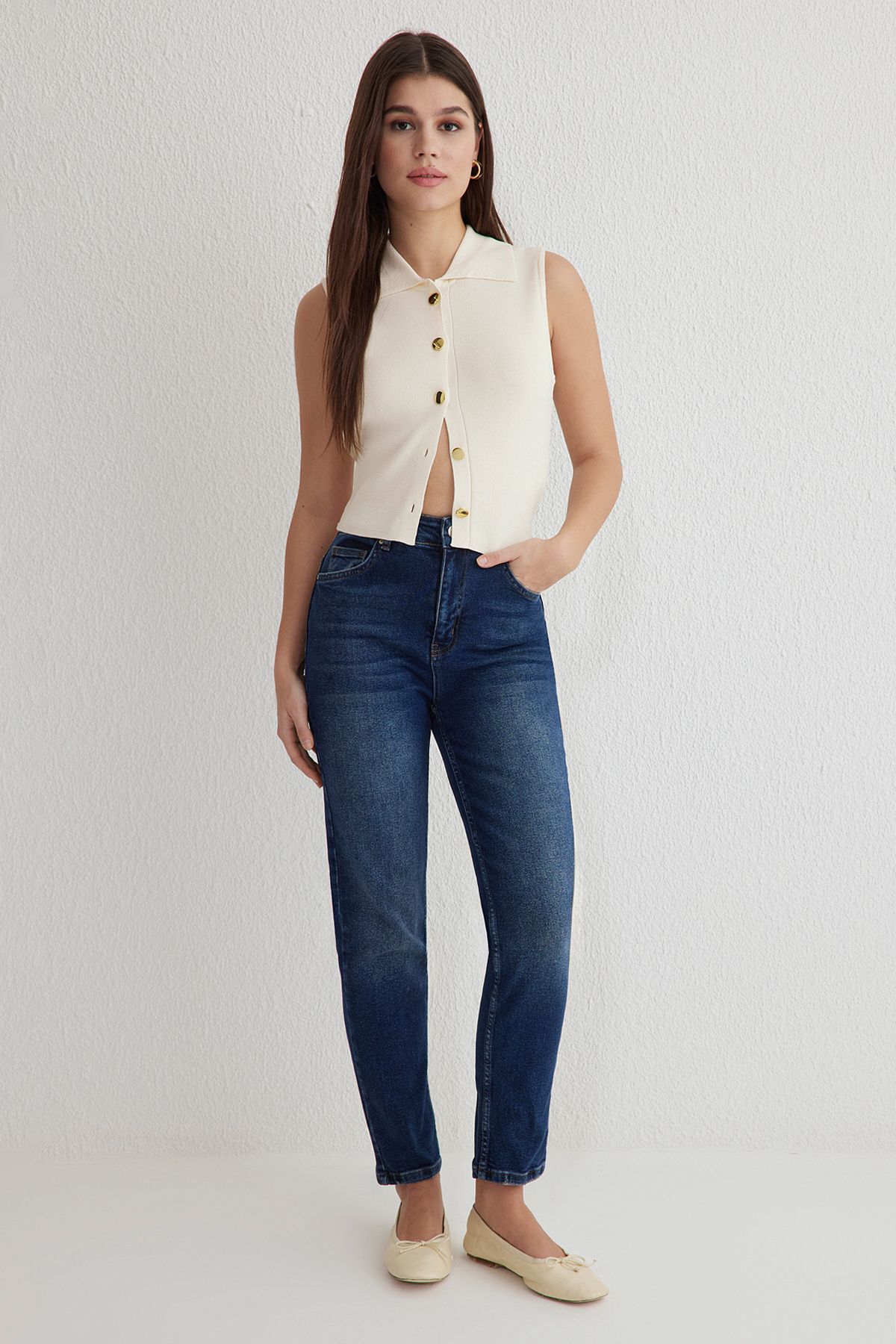 Trendyol Mid-Rise Low Distress Light Fade Cotton Cropped Jeans
