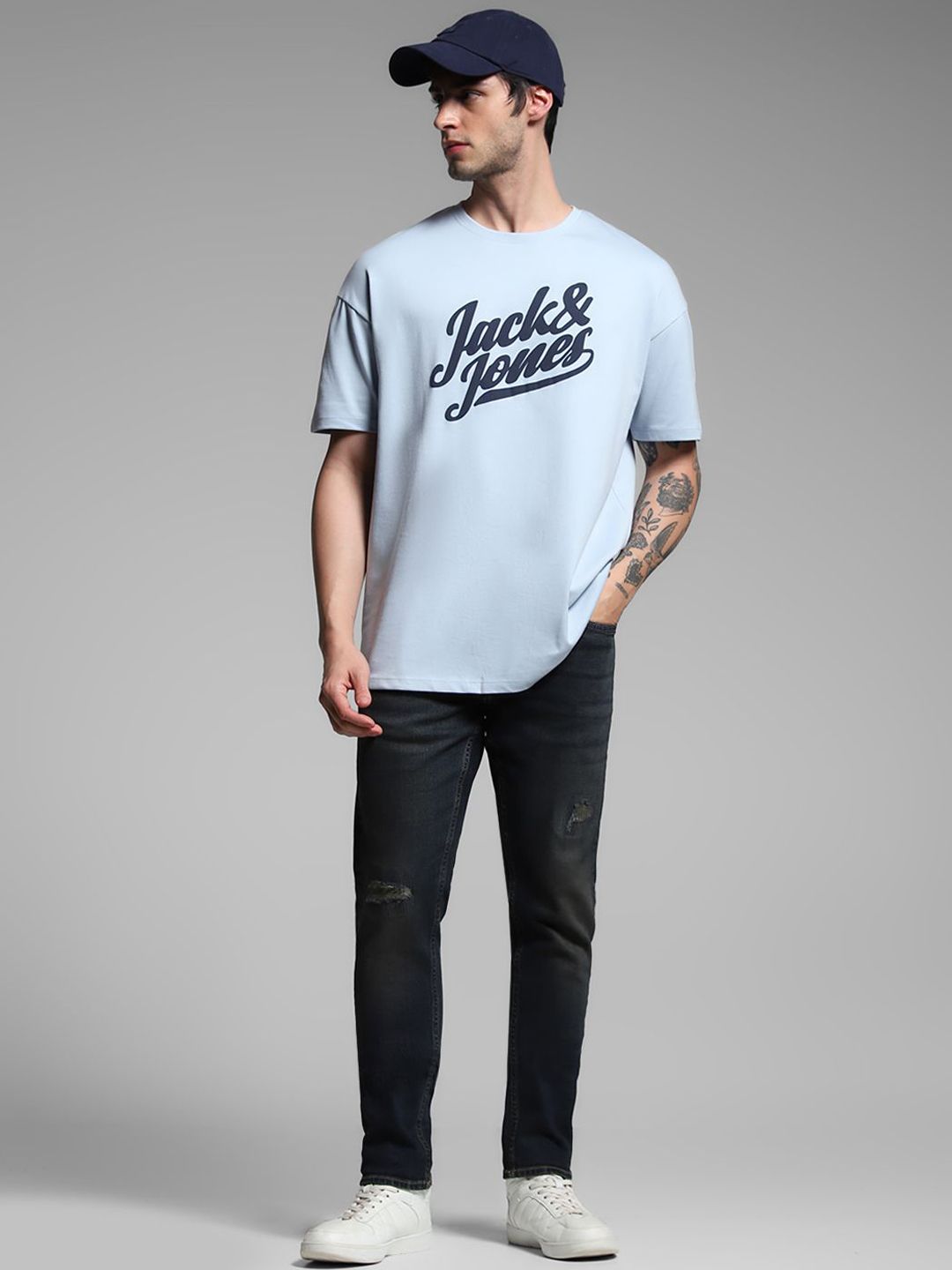 Slim Fit Low-Rise Low Distressed Light Fade Stretchable Jeans
