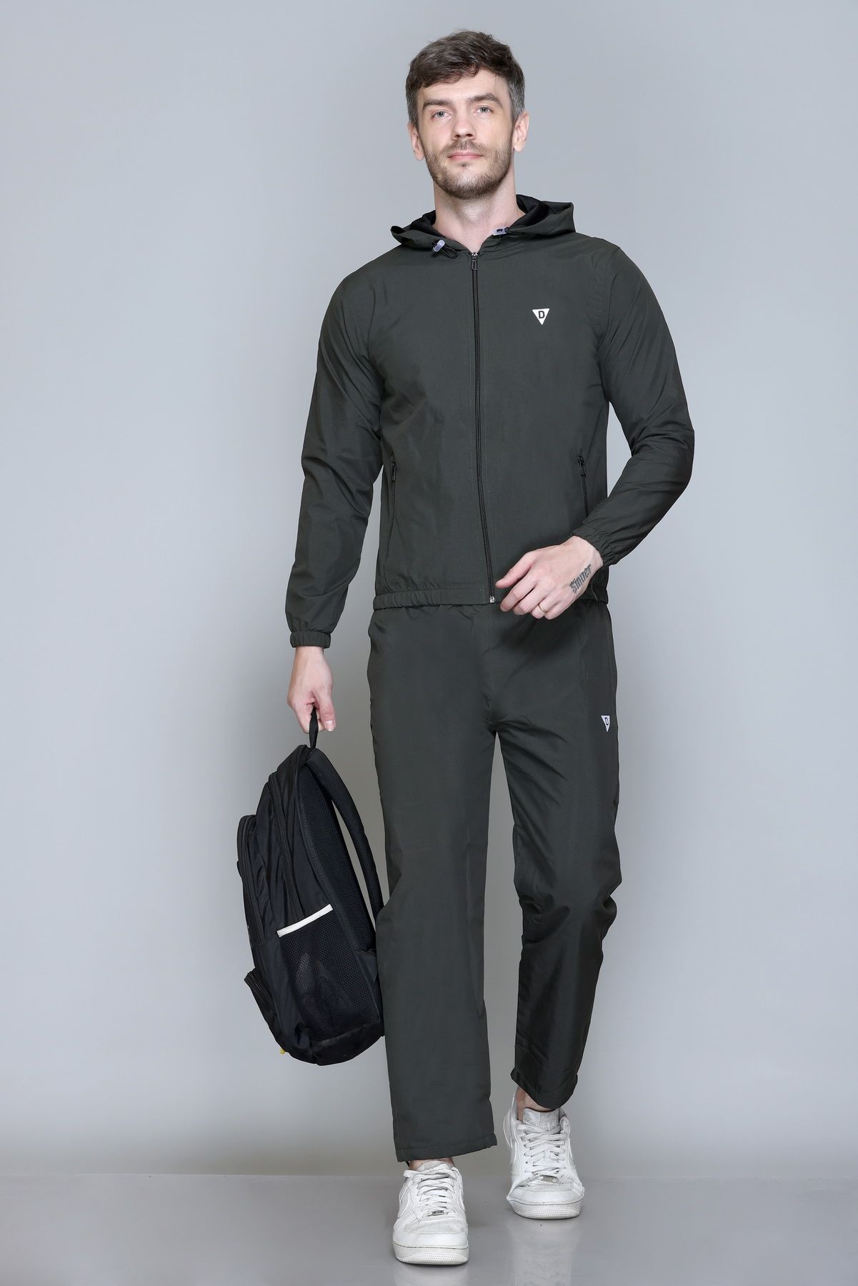 Deefab Men Mock Collar Stylish Zipper Tracksuit