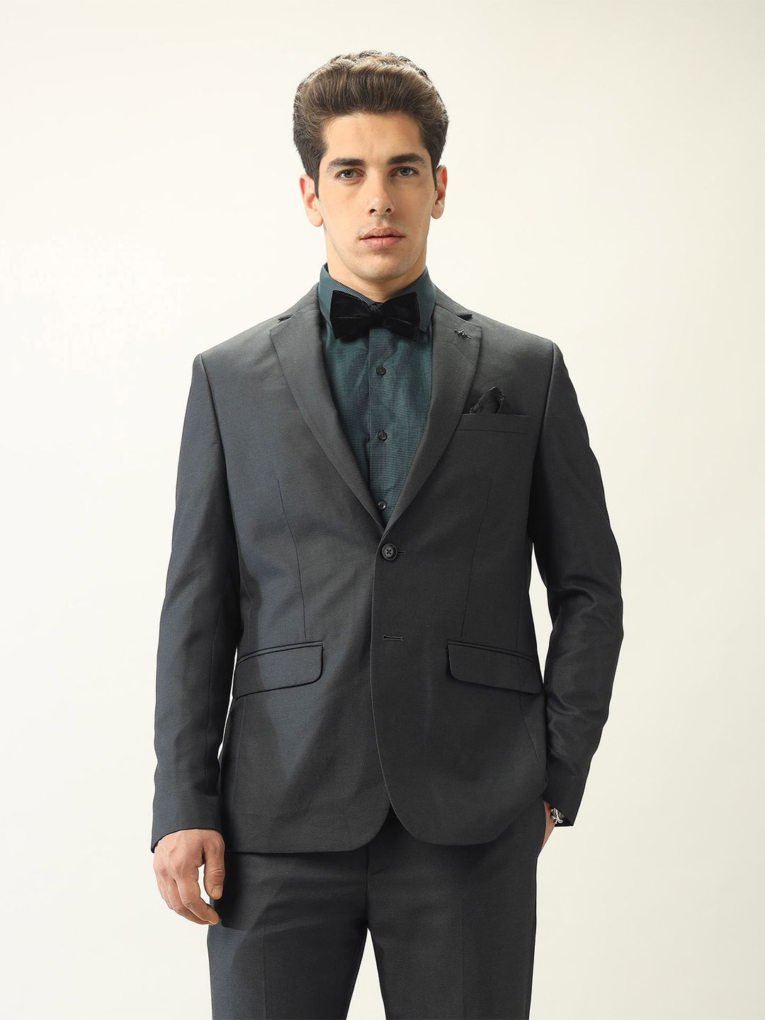 Arrow Tailored-Fit Single-Breasted Two-Piece Suit