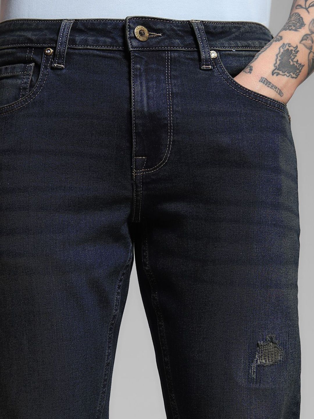 Slim Fit Low-Rise Low Distressed Light Fade Stretchable Jeans