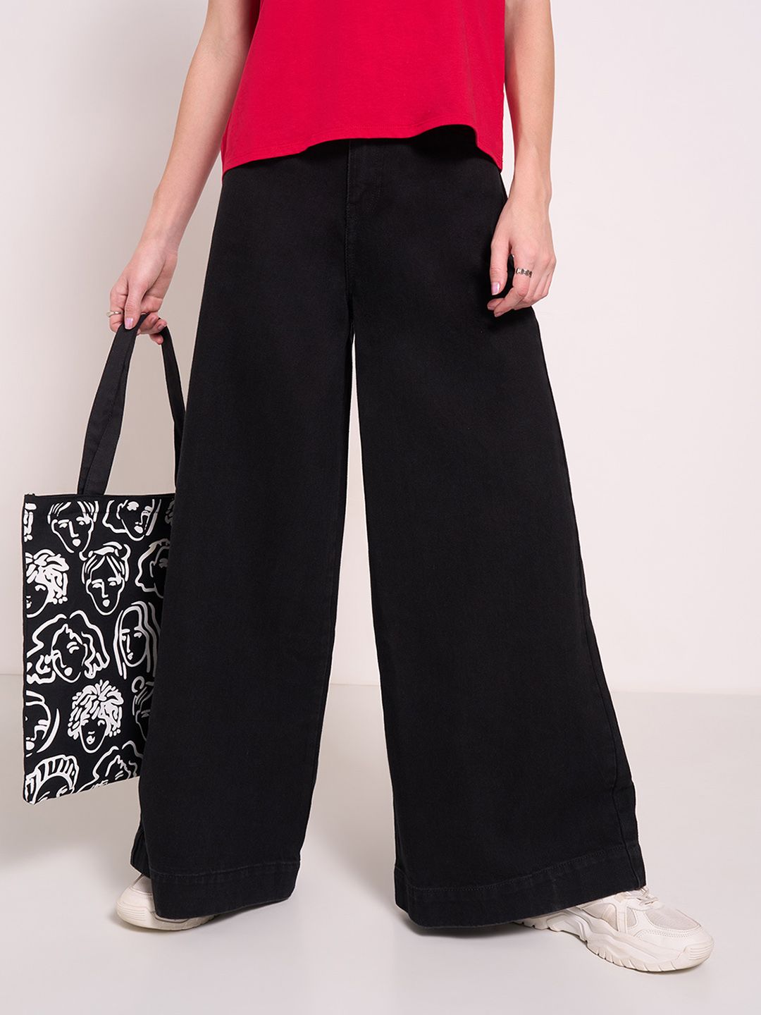 People Women Mildly Distressed Jeans