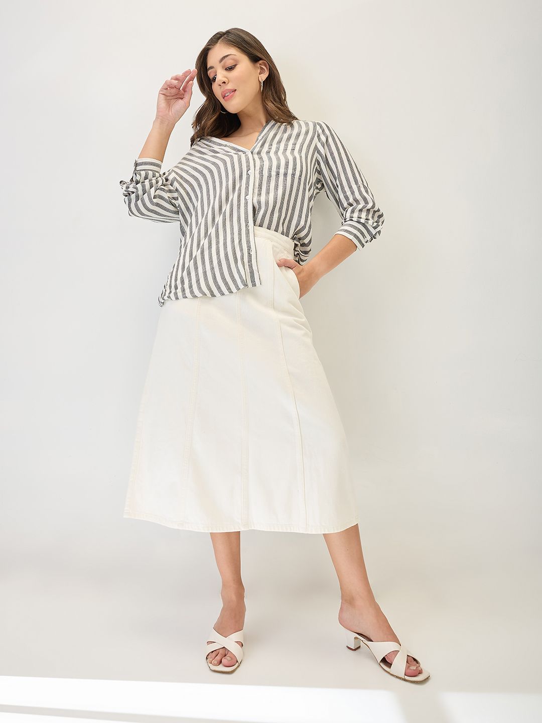 Globus Mid Rise Panelled A-Line Midi Denim Skirt