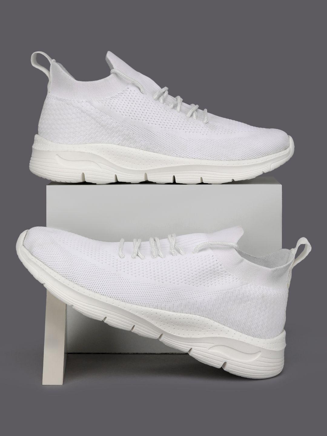 Atom Men Mesh Walking Shoes