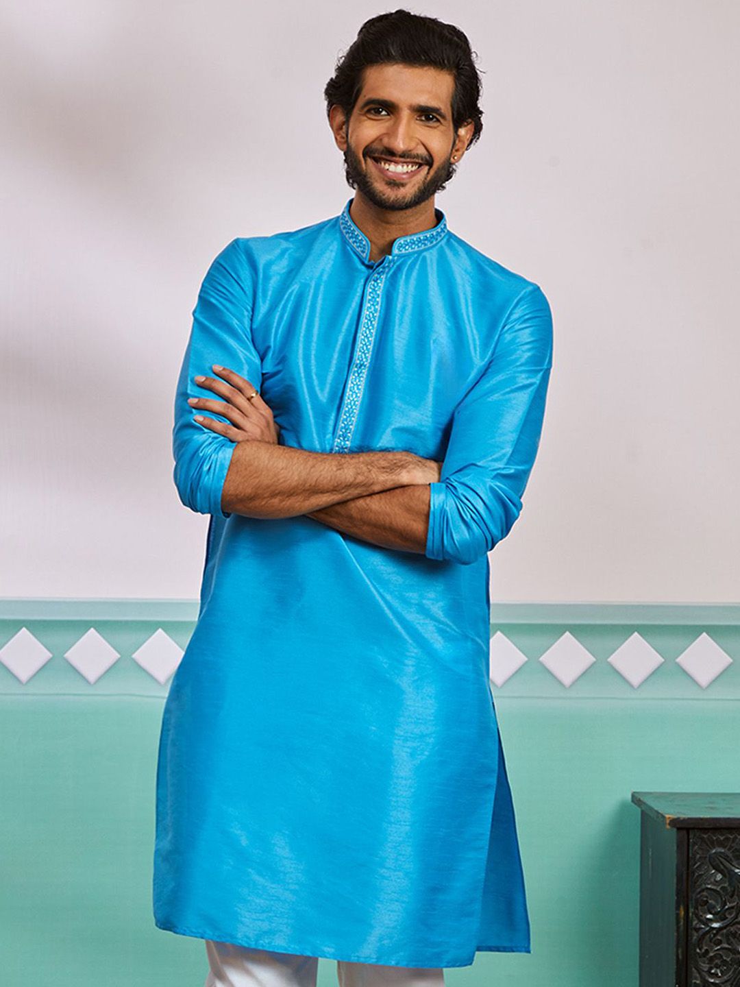 VASTRAMAY Men Geometric Yoke Design Thread Work Kurta