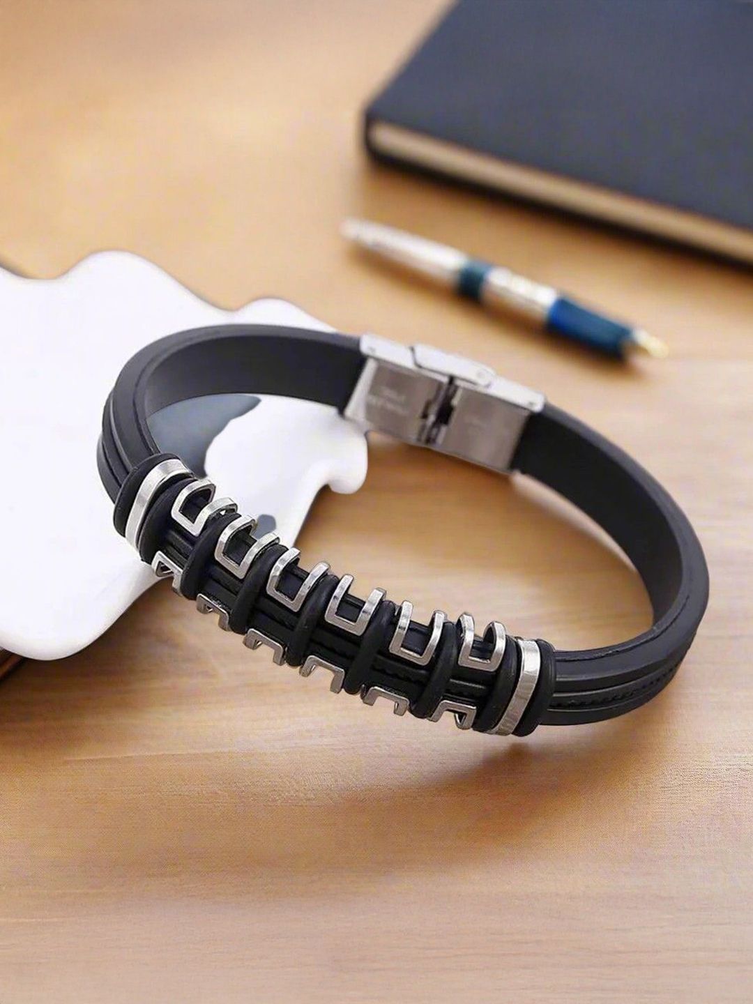 The Roadster Lifestyle Co Men Silver-Plated Wraparound Bracelet