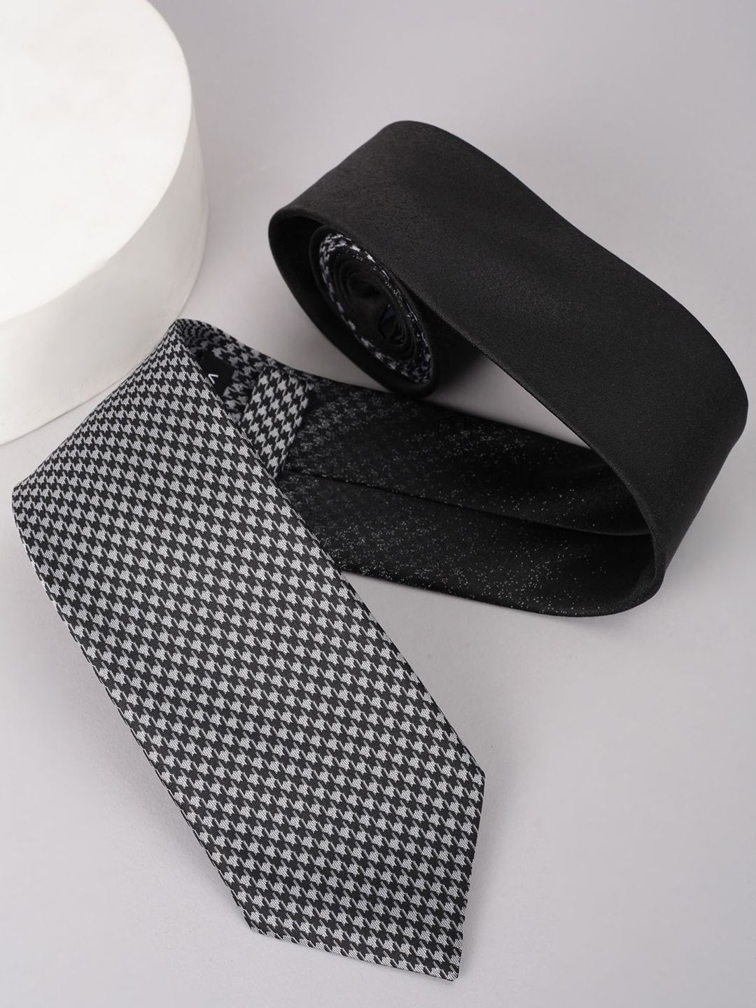 Van Heusen Men Printed Broad Tie
