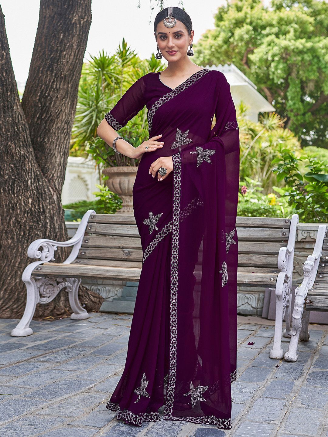 DIVASTRI Embellished Beads and Stones Pure Georgette Saree