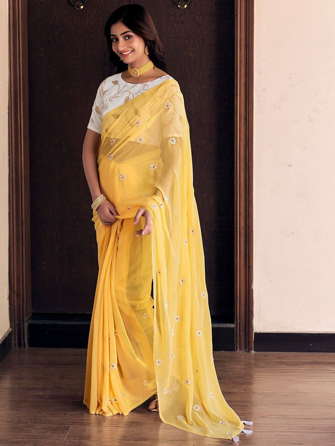 DIVASTRI Floral Embroidered Pure Georgette Dabu Saree