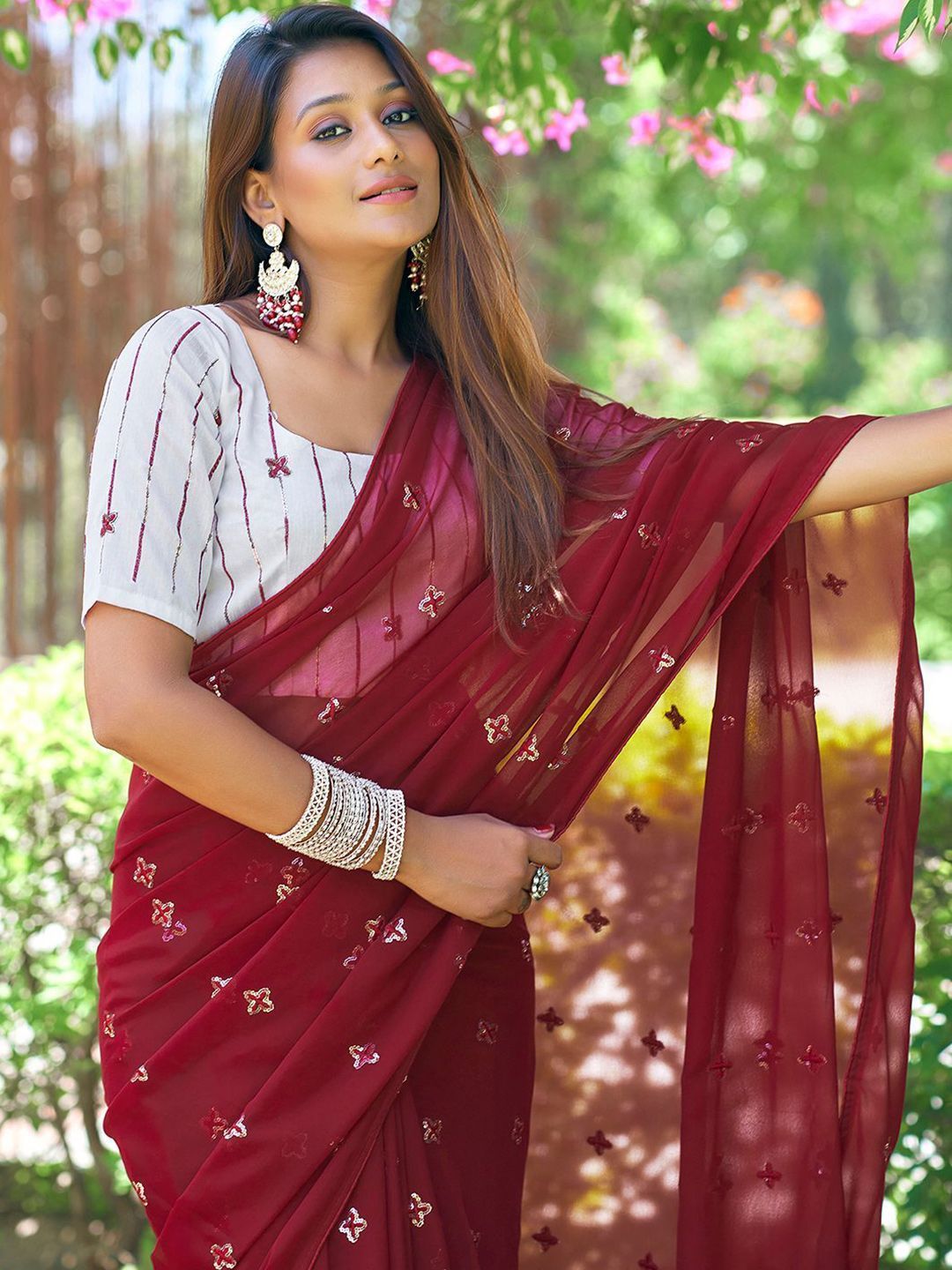 DIVASTRI Embellished Sequinned Pure Georgette Saree